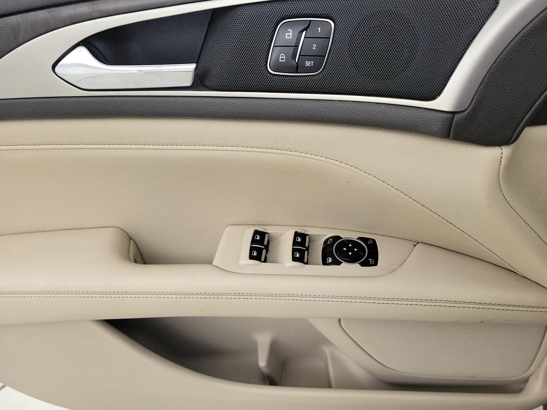 Thumbnail: 2017 Lincoln MKZ - 12