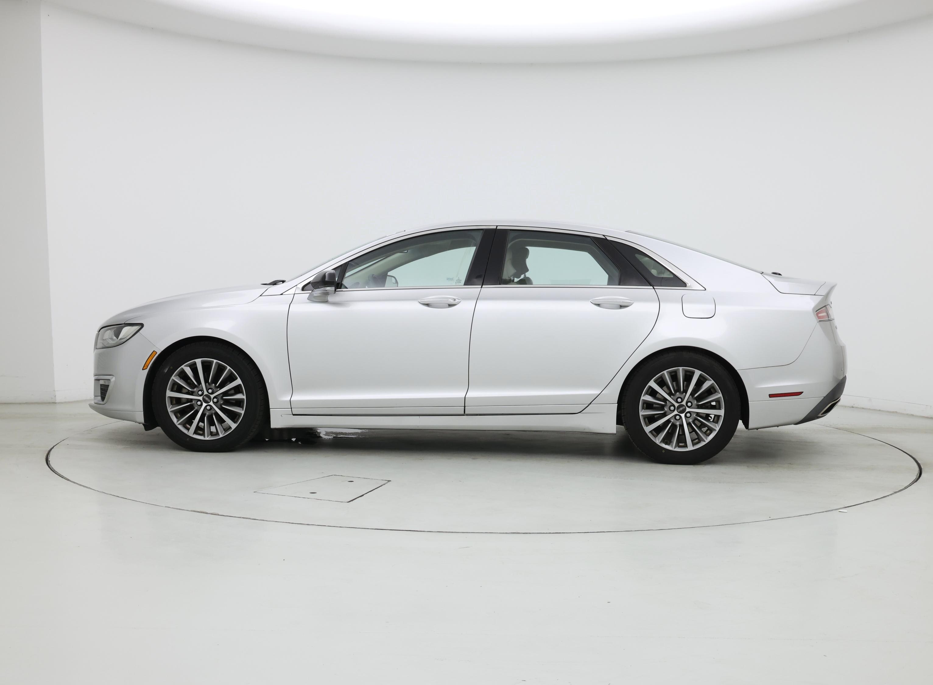 Thumbnail: 2017 Lincoln MKZ - 3
