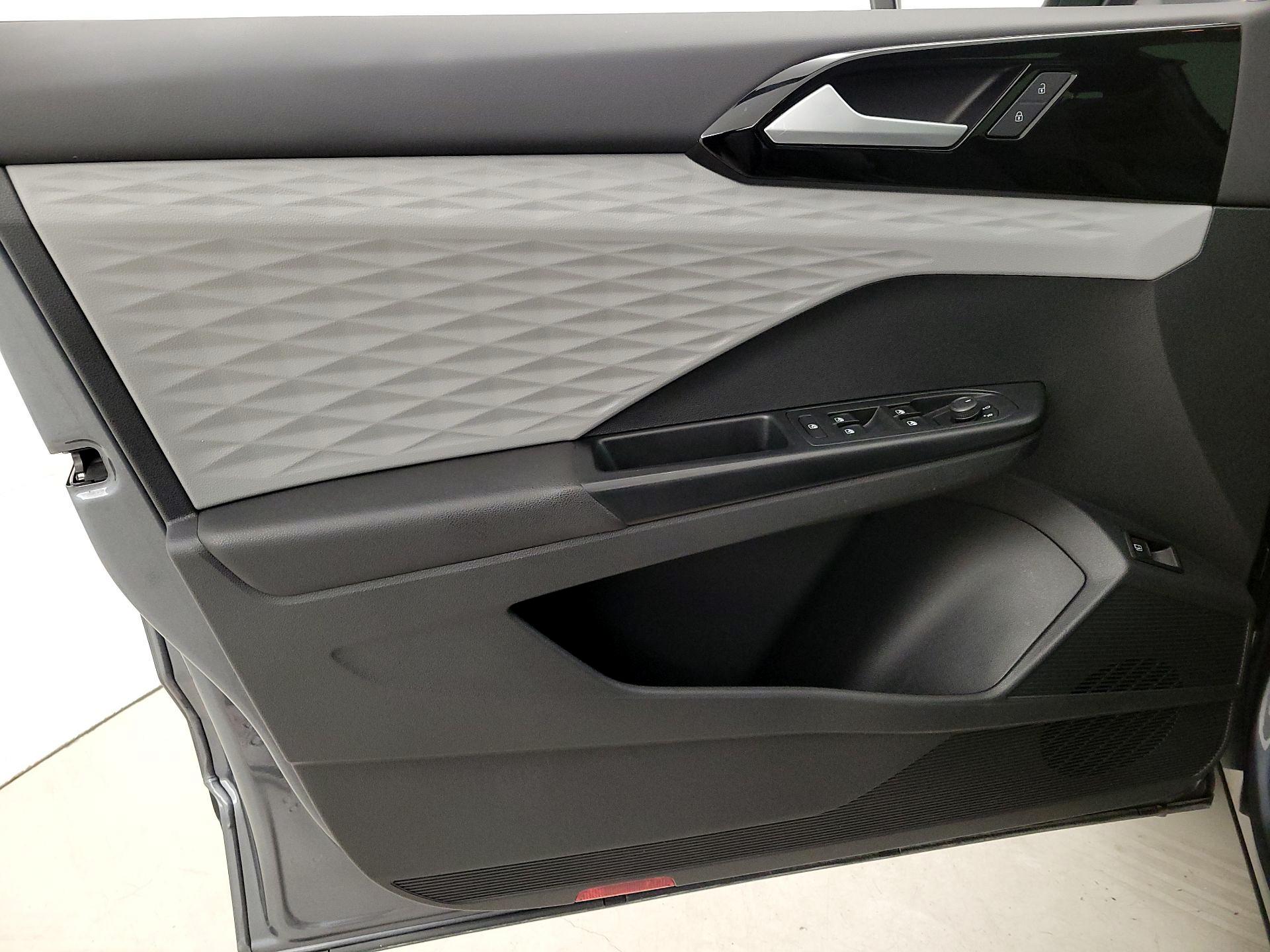 Thumbnail: 2022 Volkswagen Taos - 12