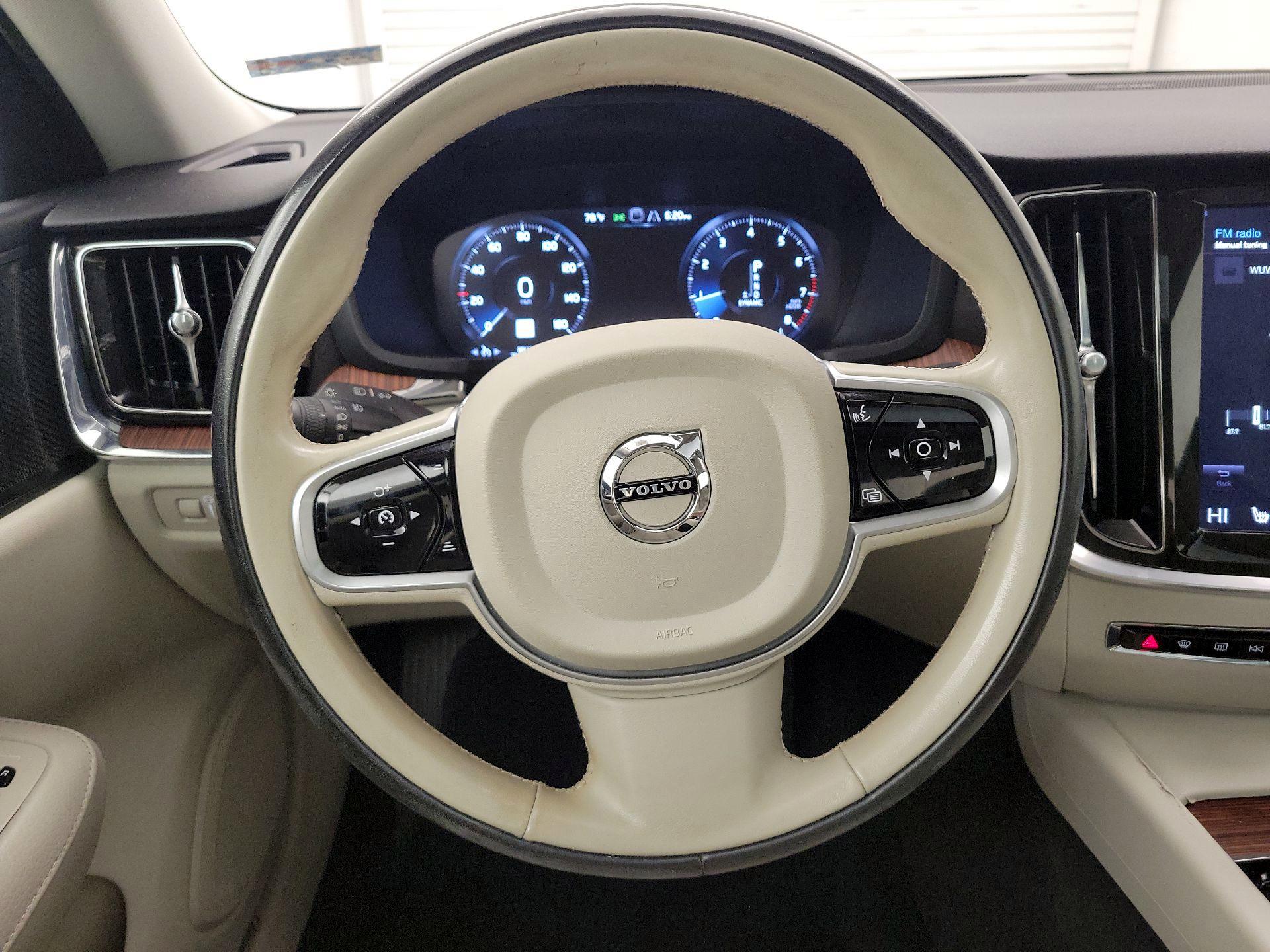 Thumbnail: 2019 Volvo S60 - 10
