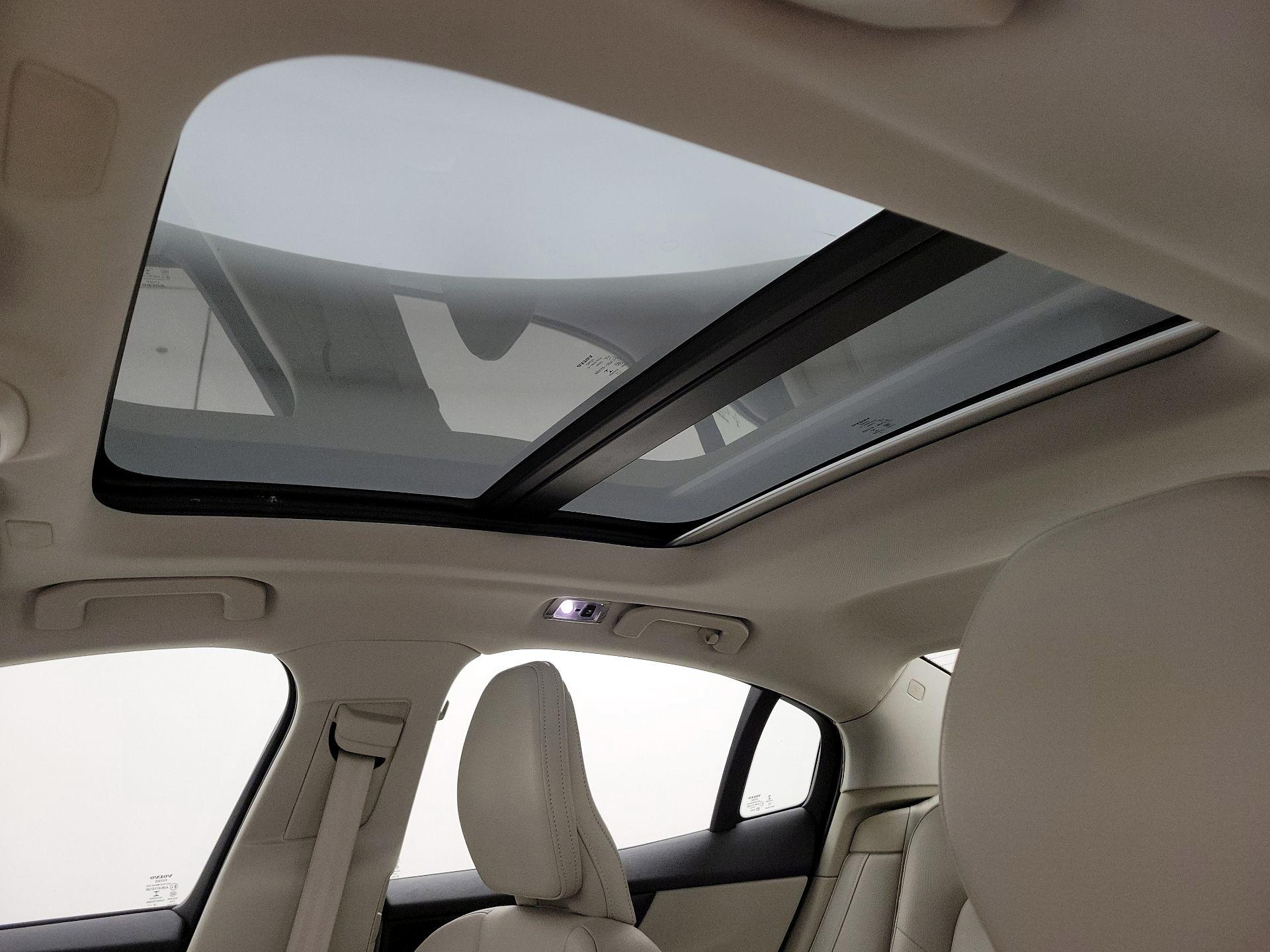 Thumbnail: 2019 Volvo S60 - 19