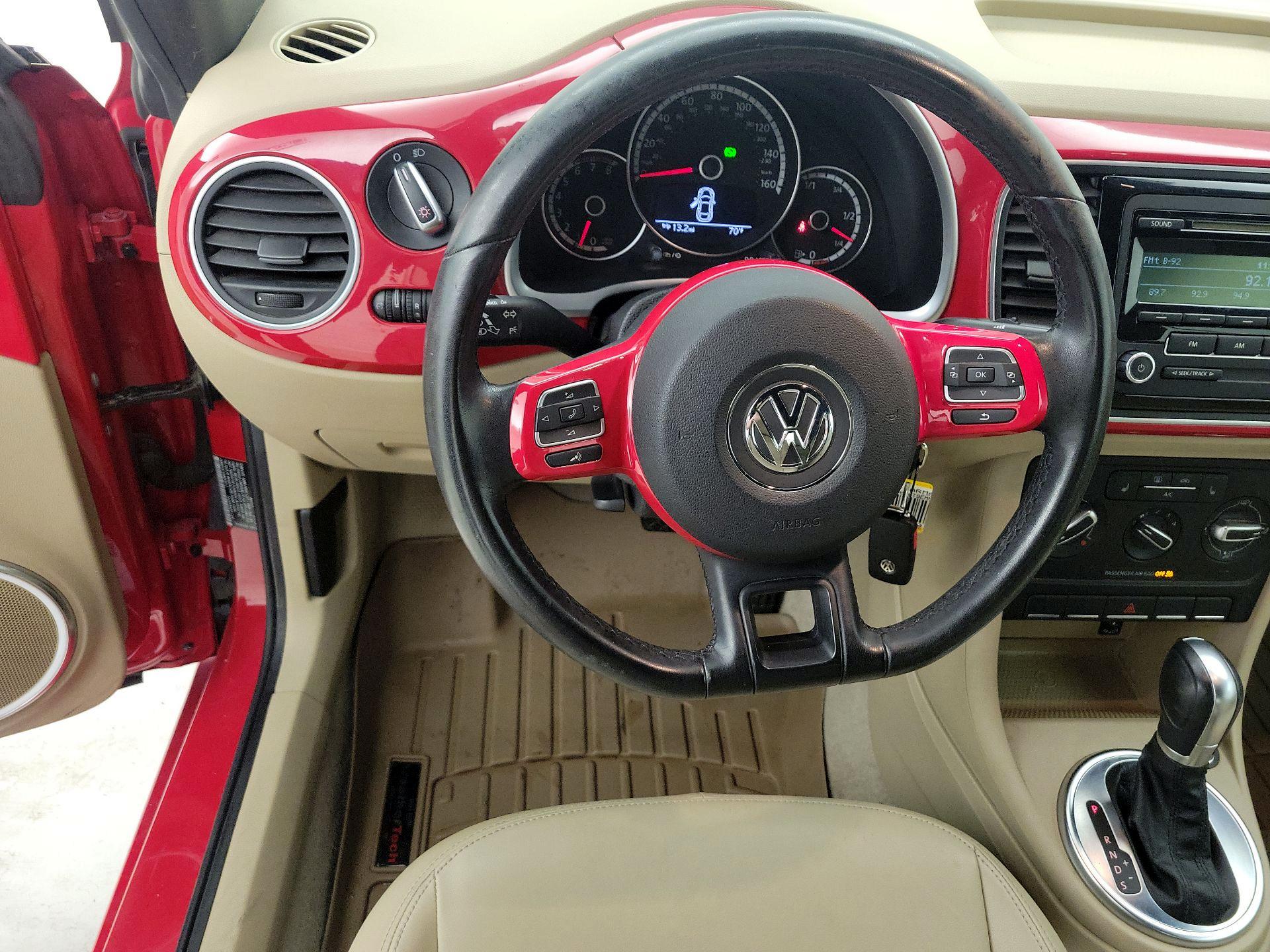 Thumbnail: 2014 Volkswagen Beetle - 10