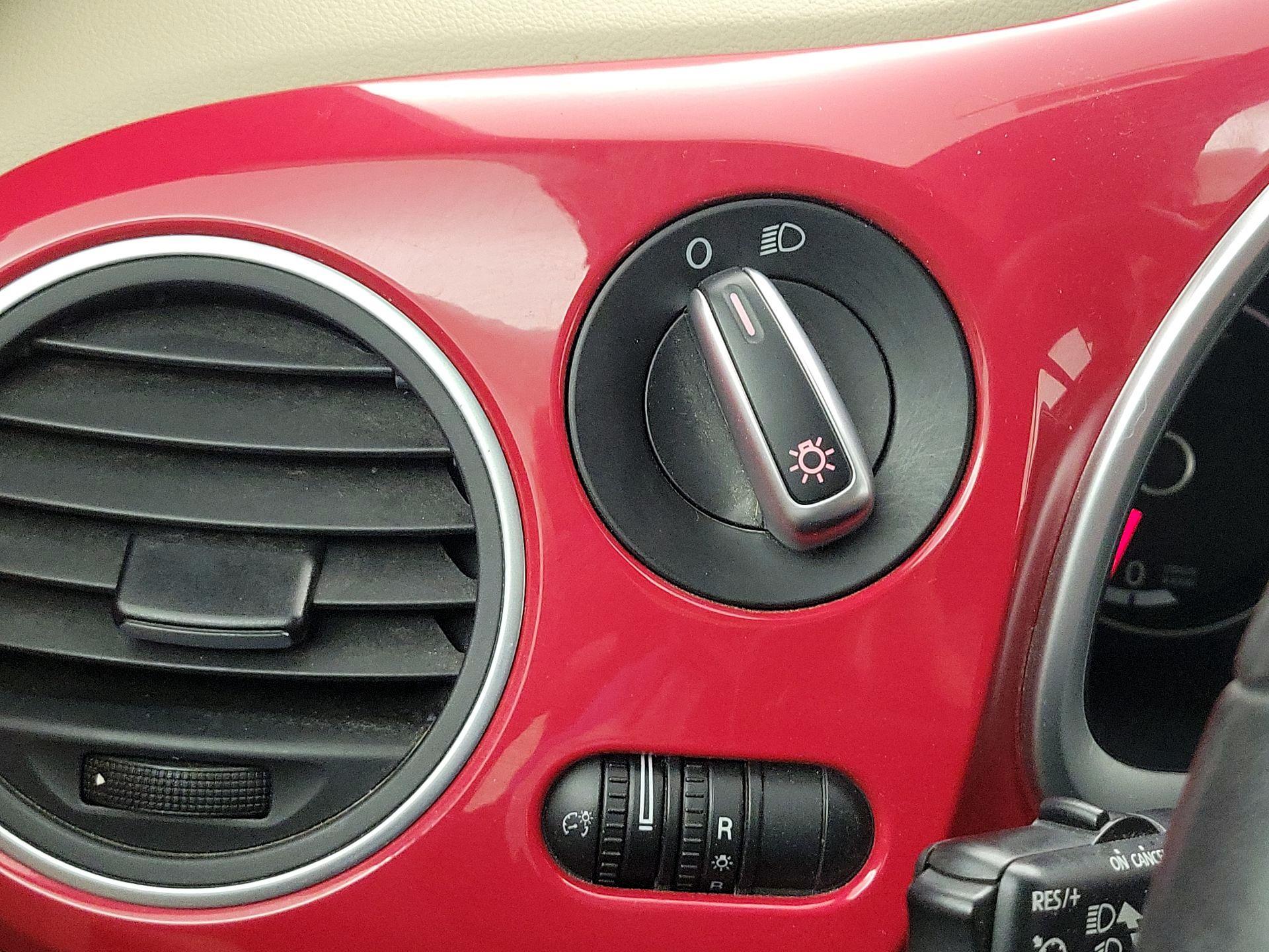 Thumbnail: 2014 Volkswagen Beetle - 13