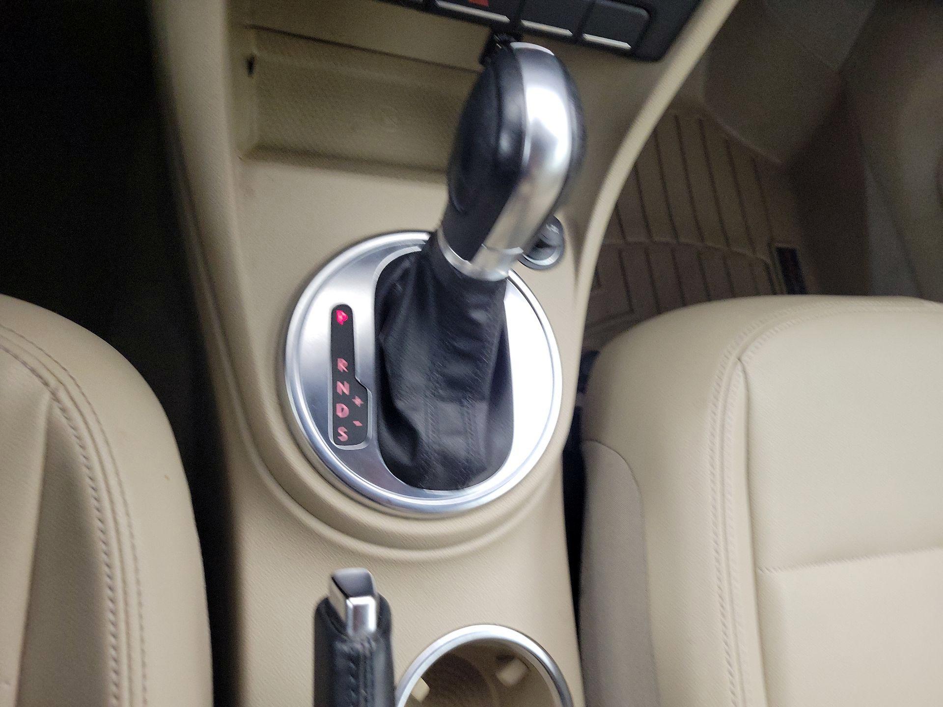 Thumbnail: 2014 Volkswagen Beetle - 16