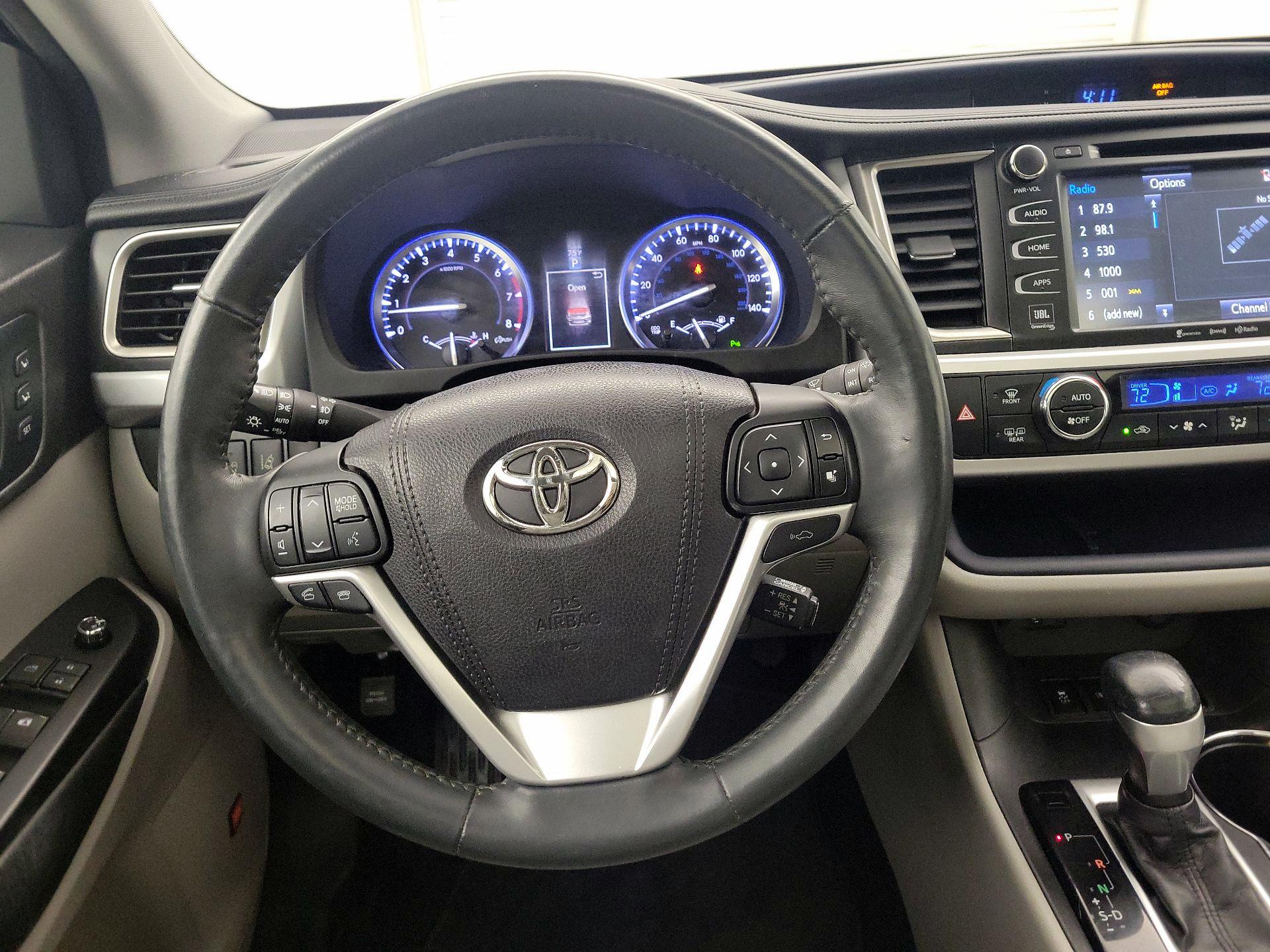 Thumbnail: 2016 Toyota Highlander - 10