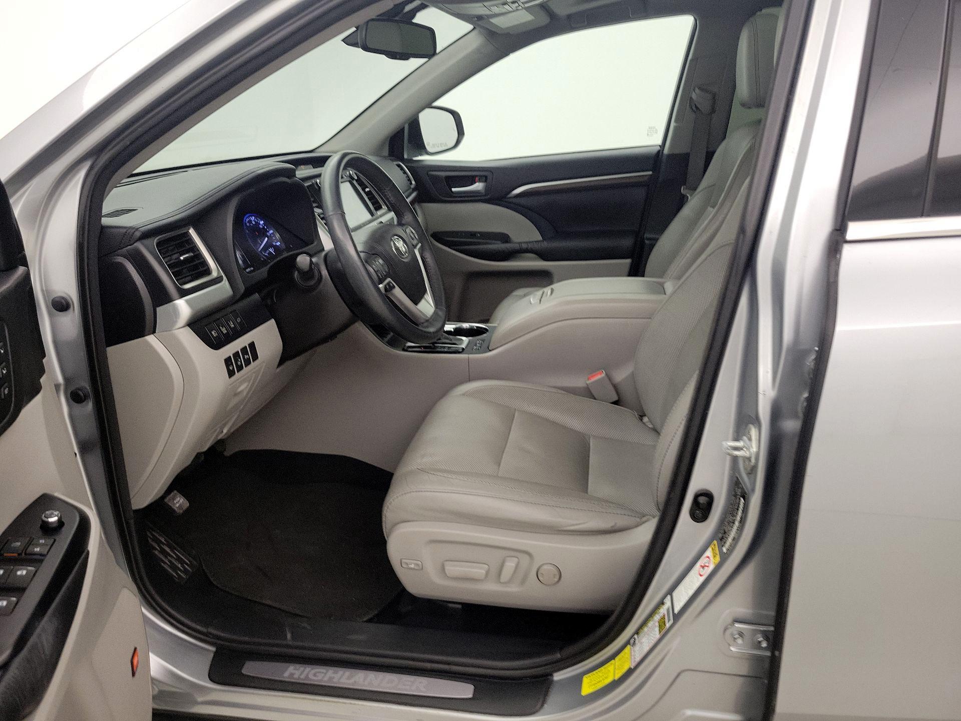 Thumbnail: 2016 Toyota Highlander - 11