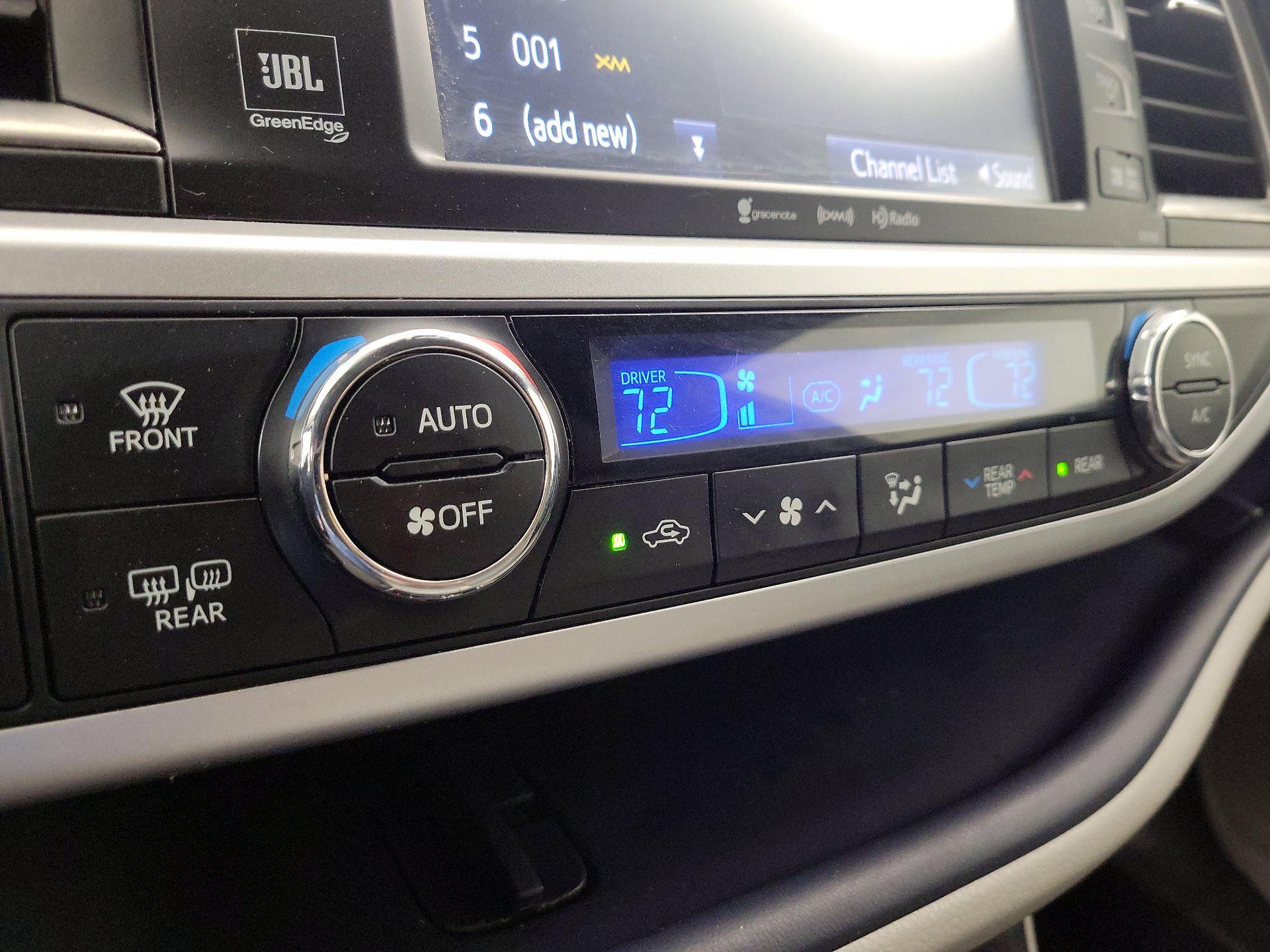 Thumbnail: 2016 Toyota Highlander - 16