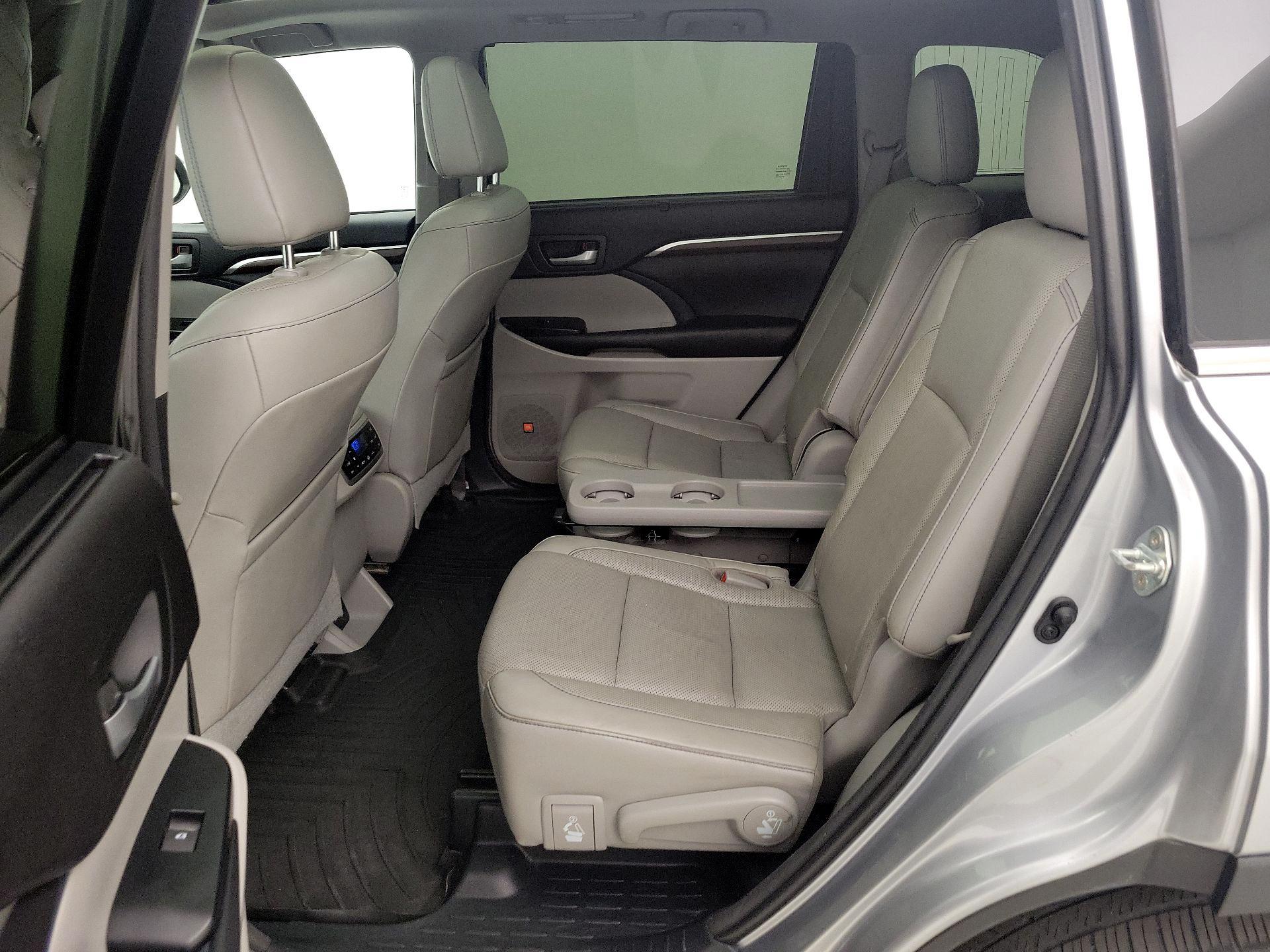 Thumbnail: 2016 Toyota Highlander - 20
