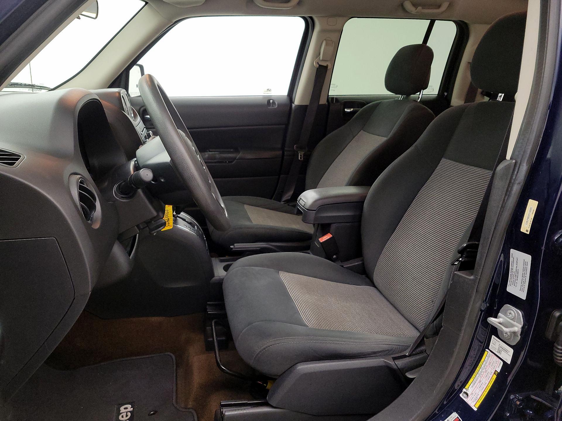 Thumbnail: 2015 Jeep Patriot - 11