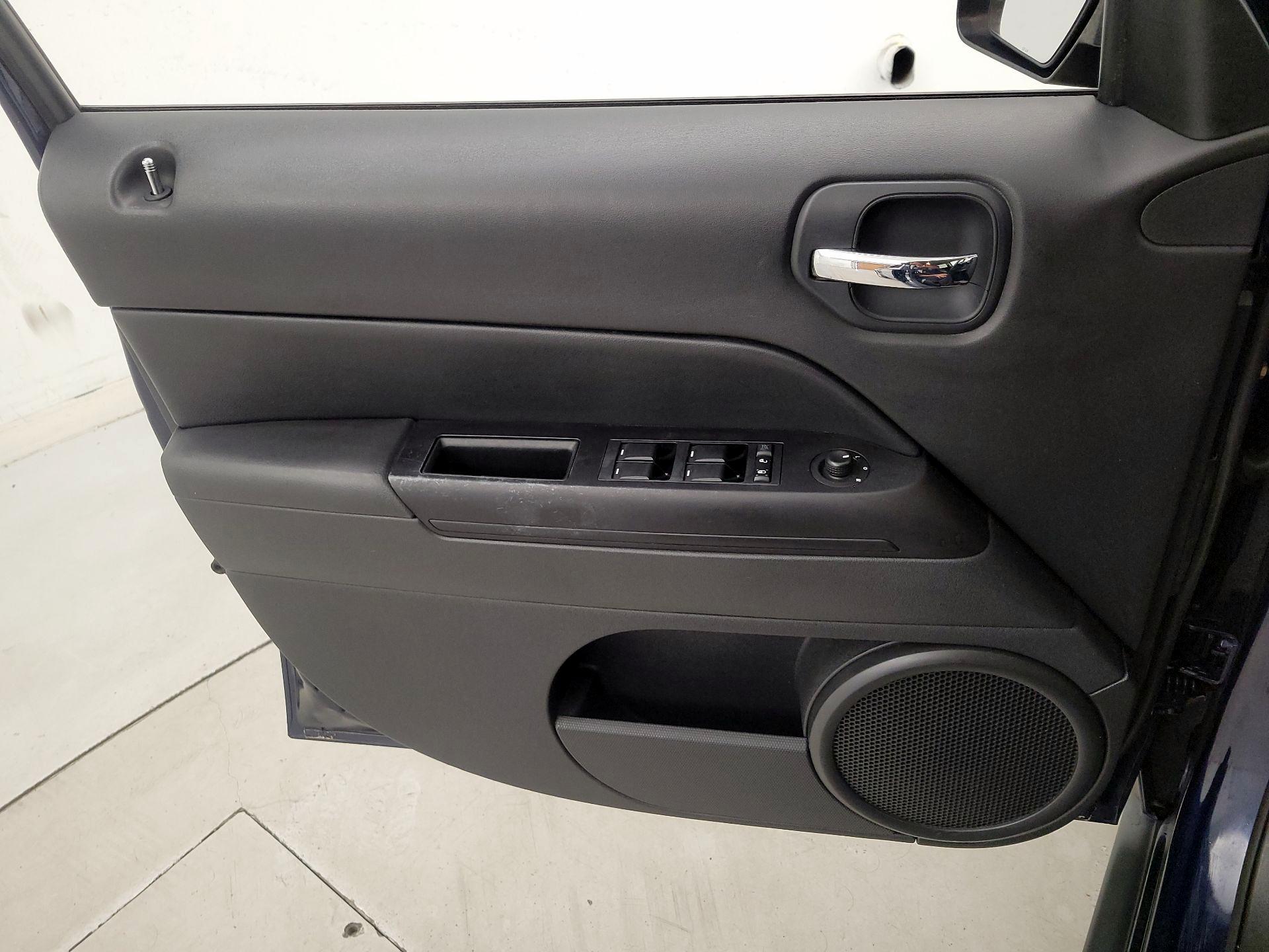 Thumbnail: 2015 Jeep Patriot - 12