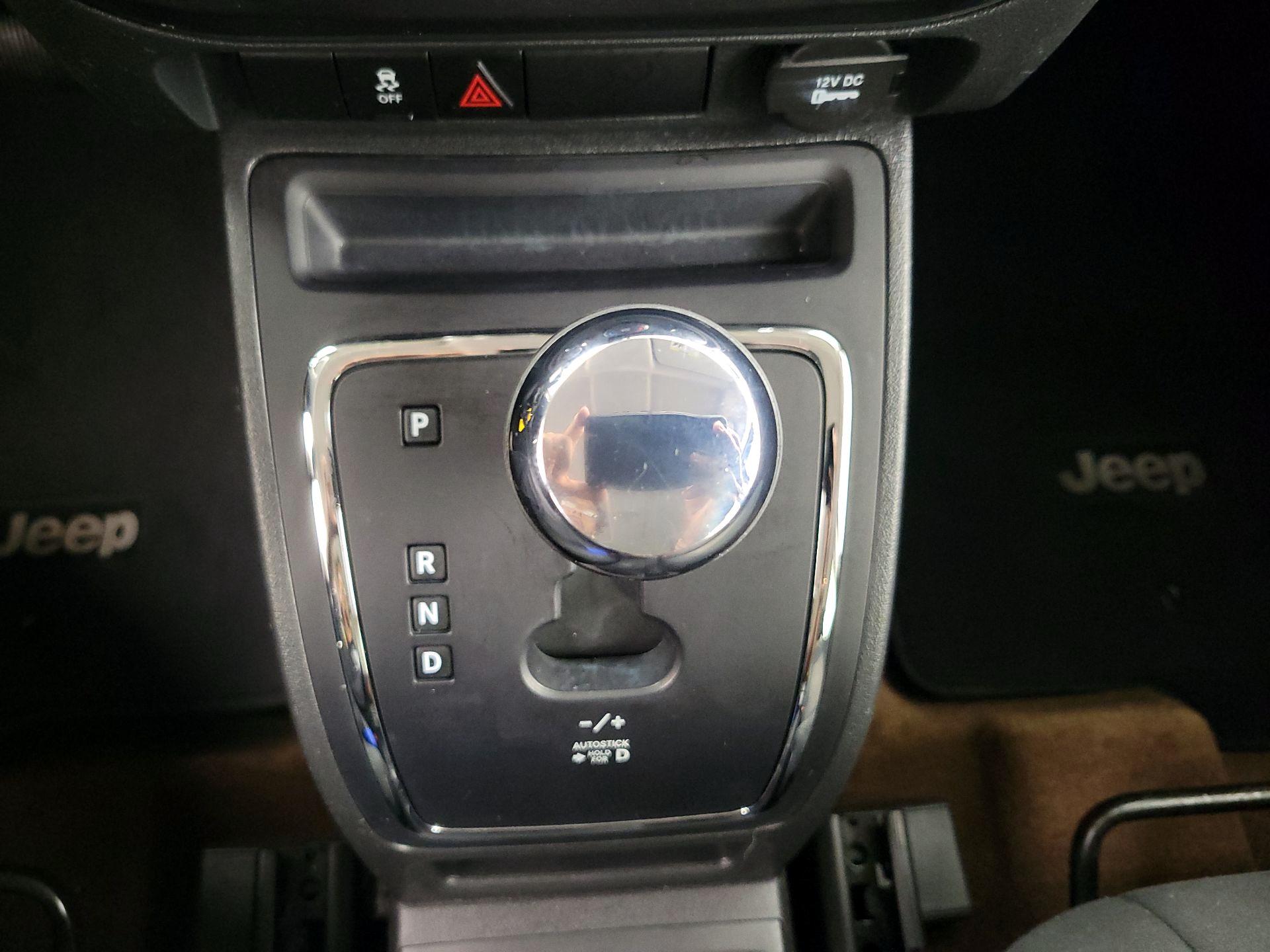 Thumbnail: 2015 Jeep Patriot - 15