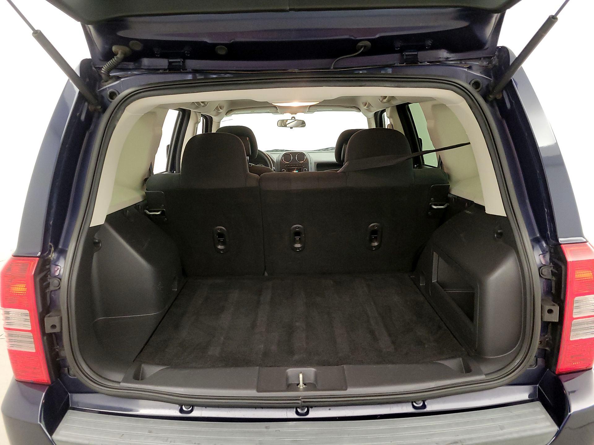 Thumbnail: 2015 Jeep Patriot - 18