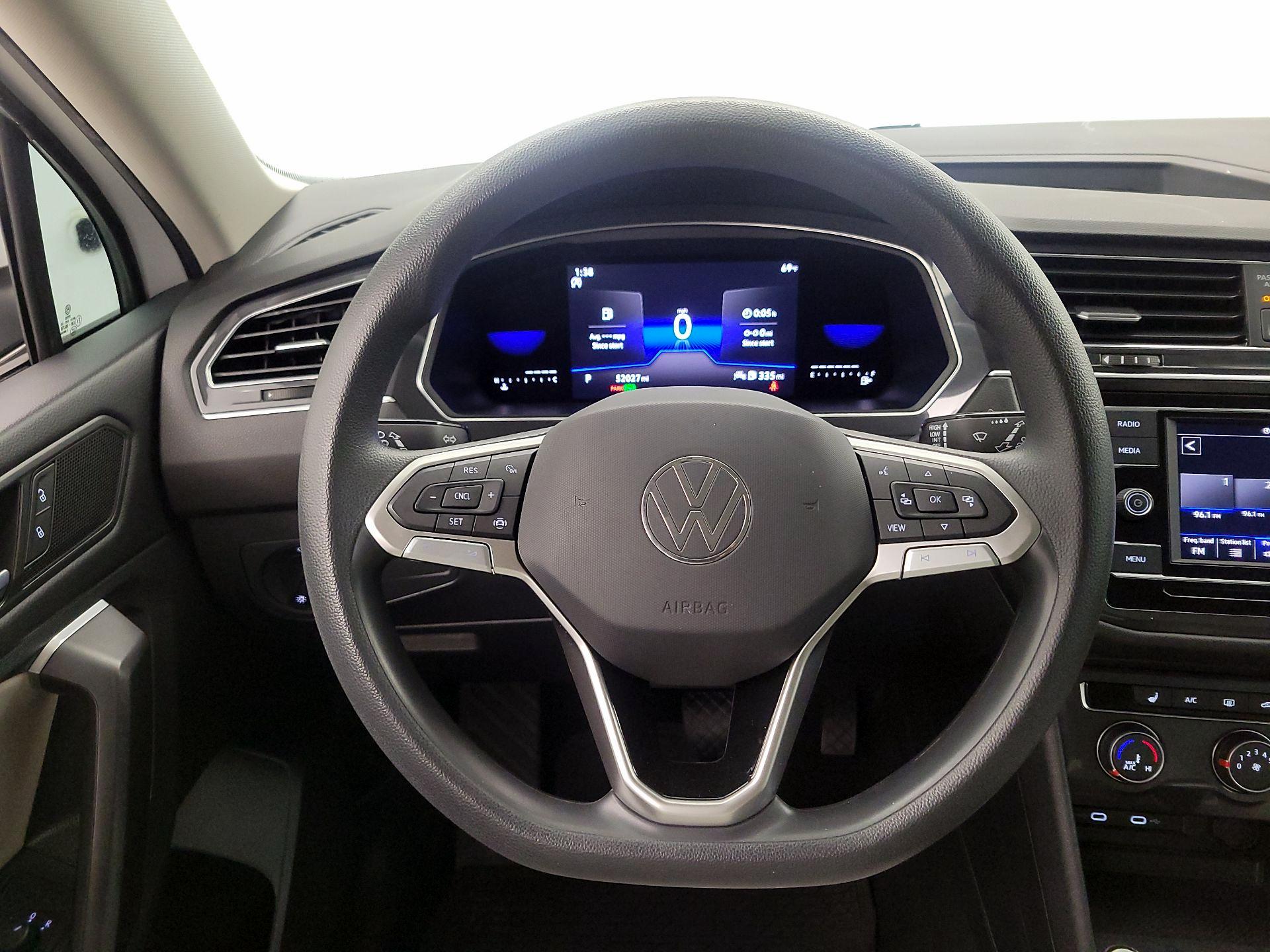Thumbnail: 2022 Volkswagen Tiguan - 10