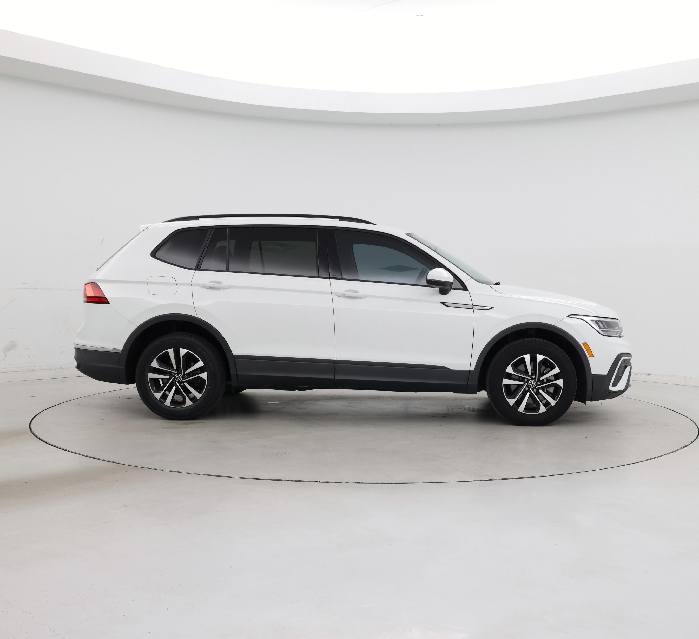 Thumbnail: 2022 Volkswagen Tiguan - 7