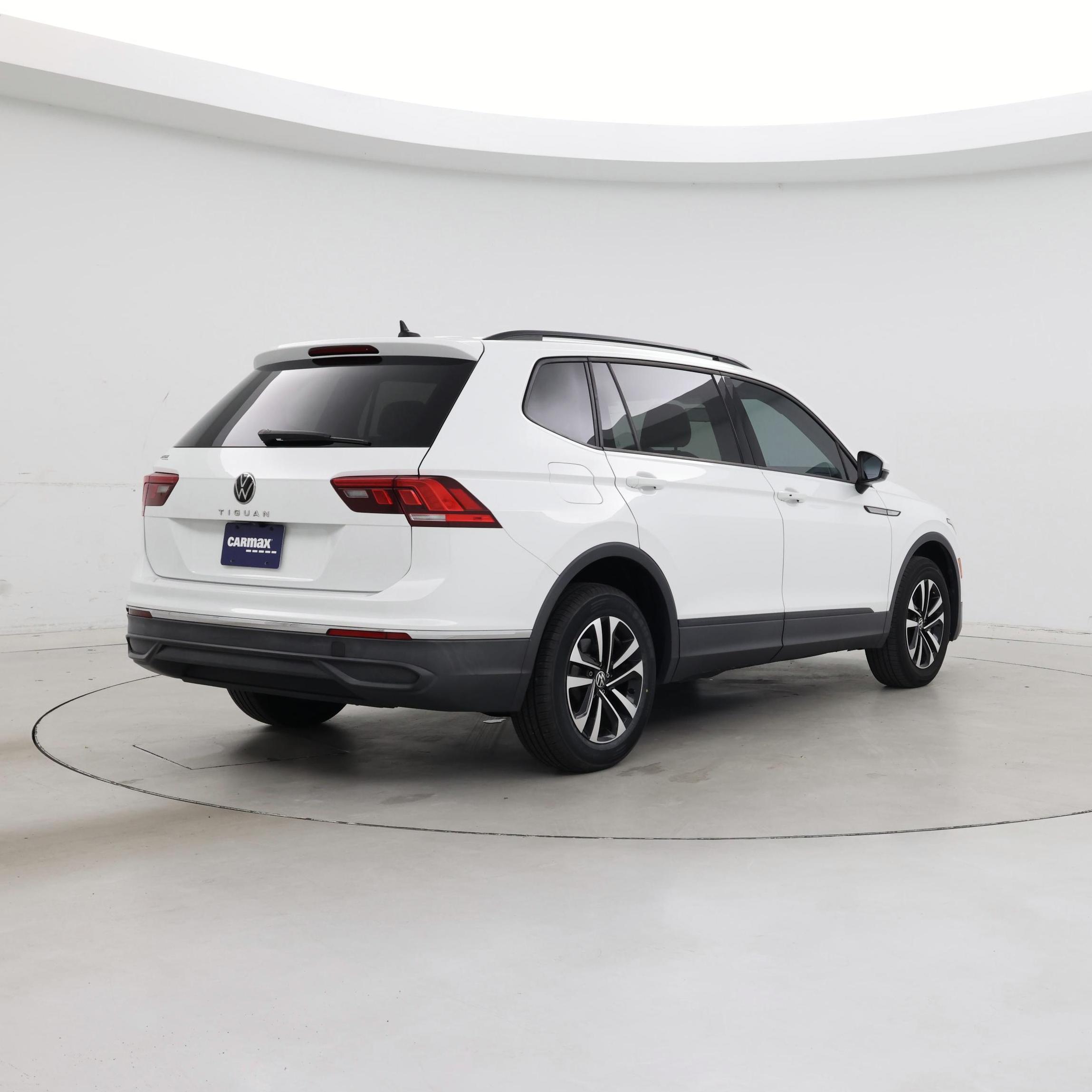 Thumbnail: 2022 Volkswagen Tiguan - 8