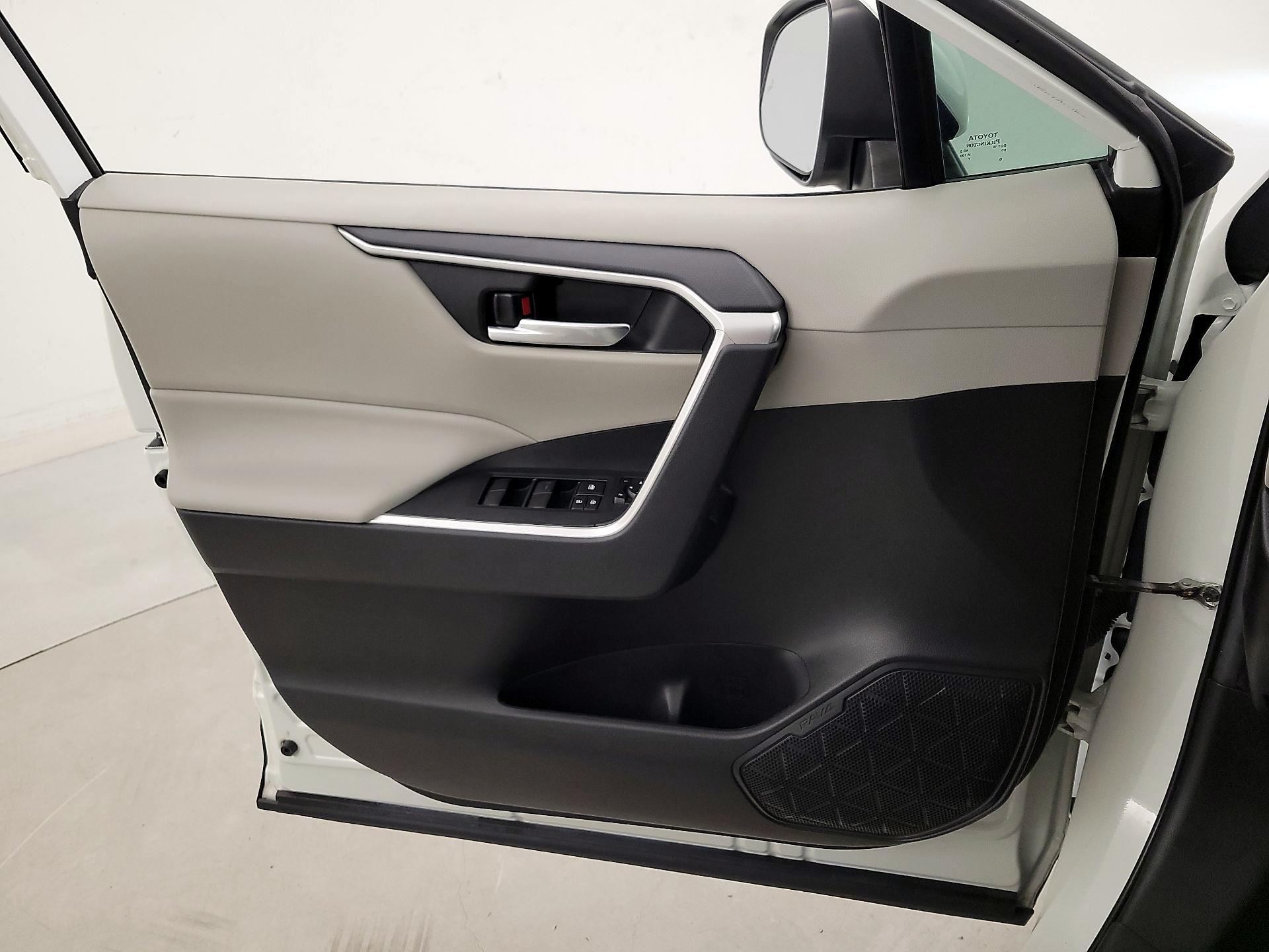 Thumbnail: 2021 Toyota RAV4 - 12