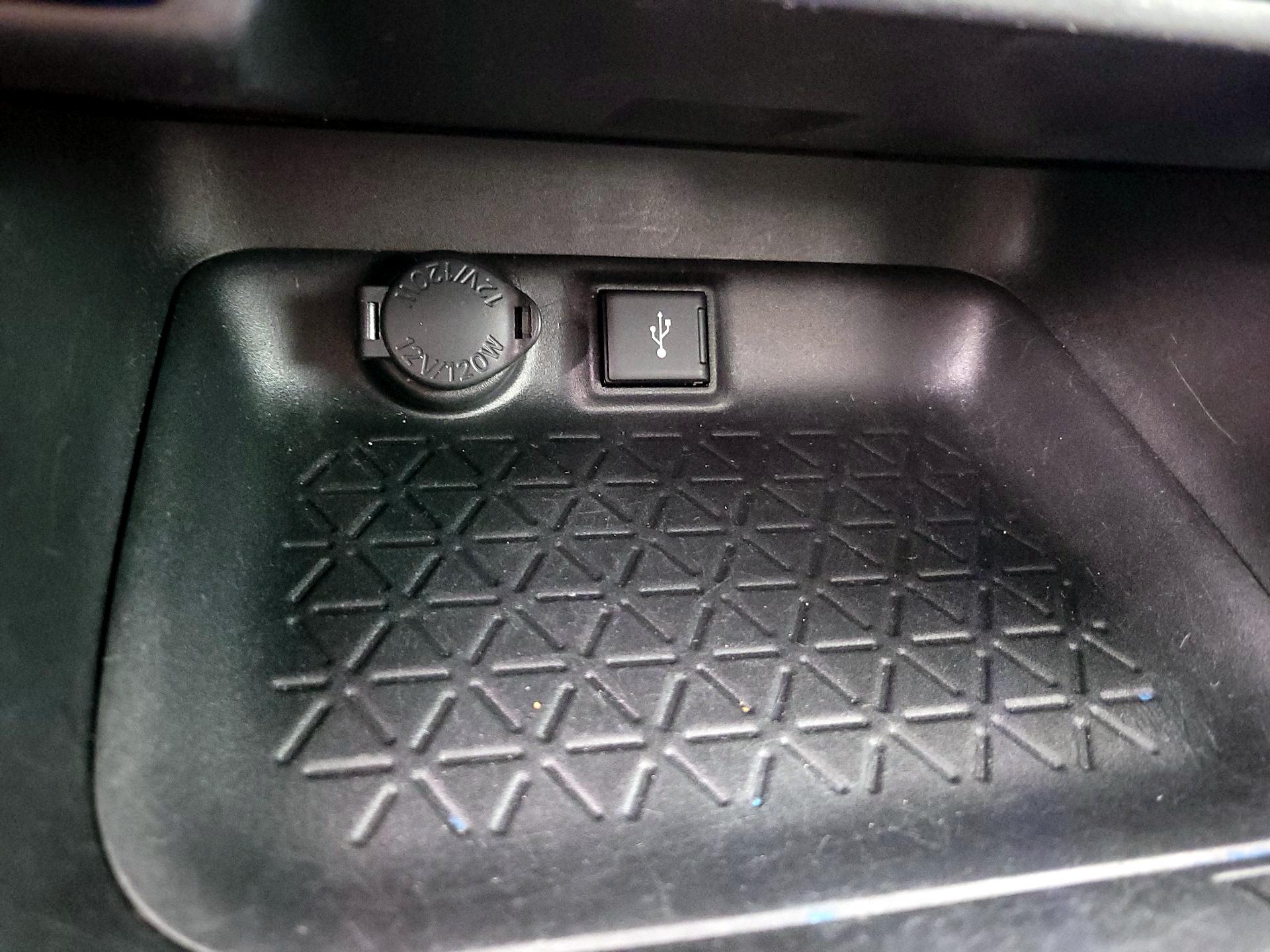 Thumbnail: 2021 Toyota RAV4 - 18