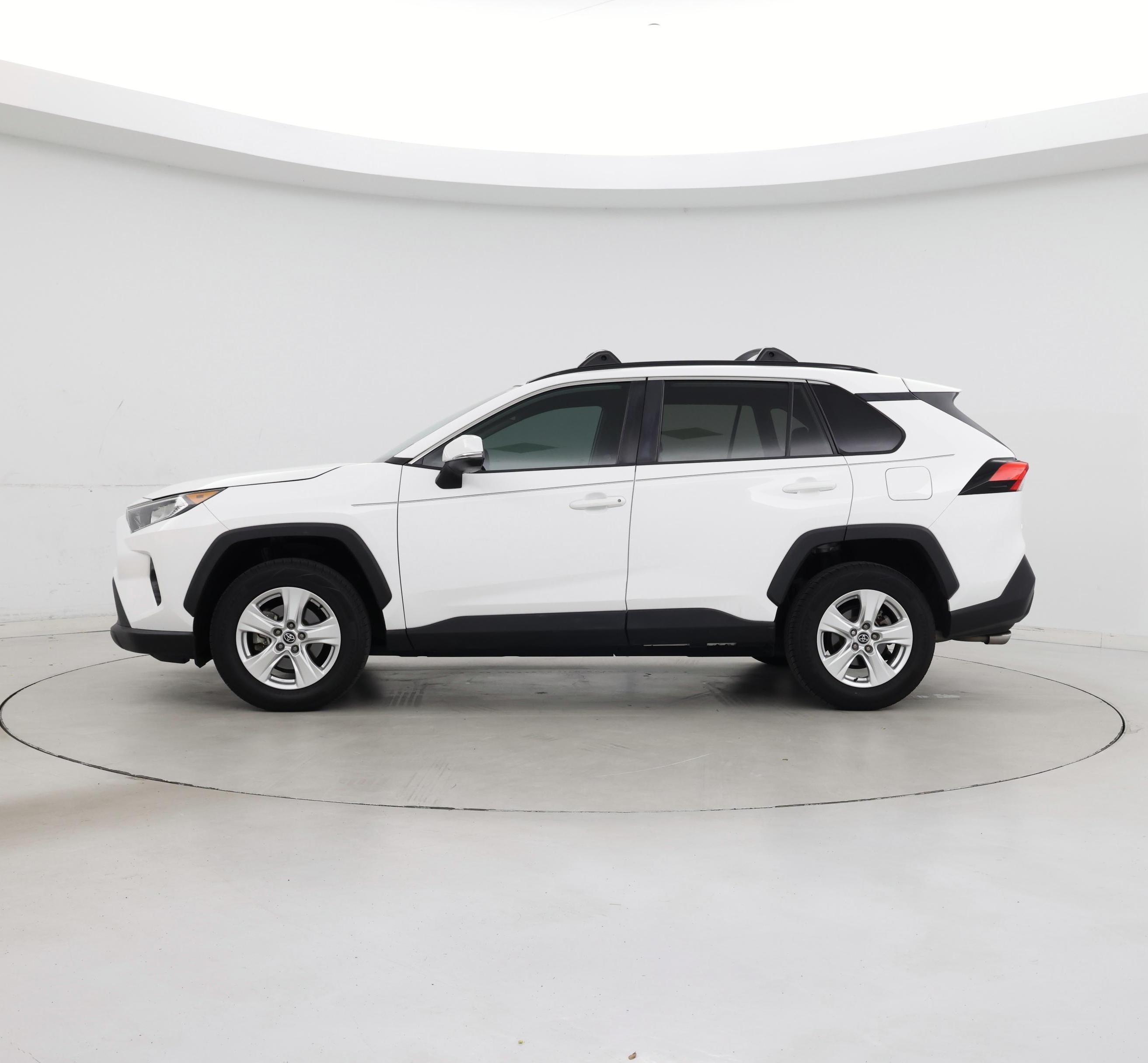 Thumbnail: 2021 Toyota RAV4 - 3
