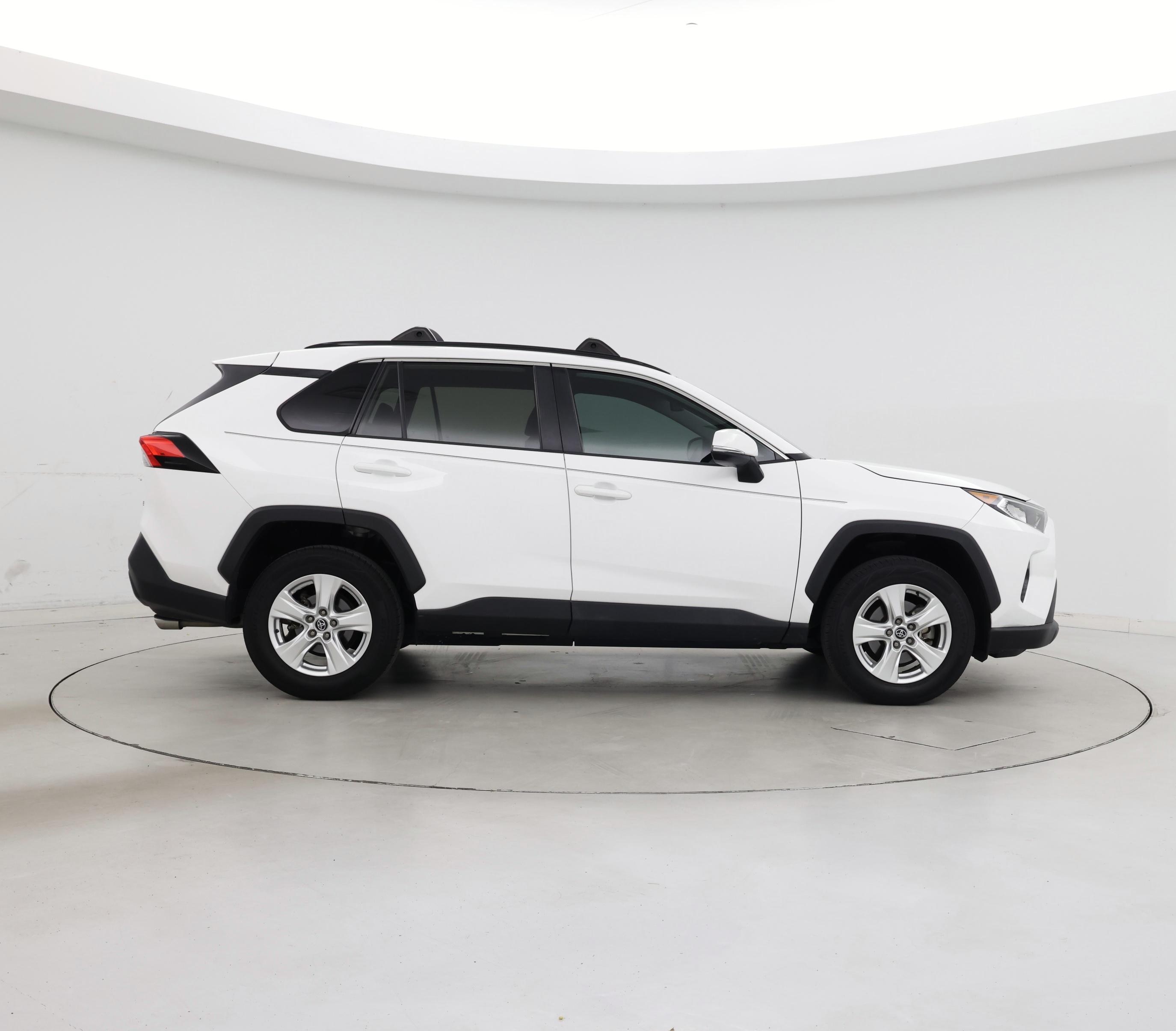 Thumbnail: 2021 Toyota RAV4 - 7