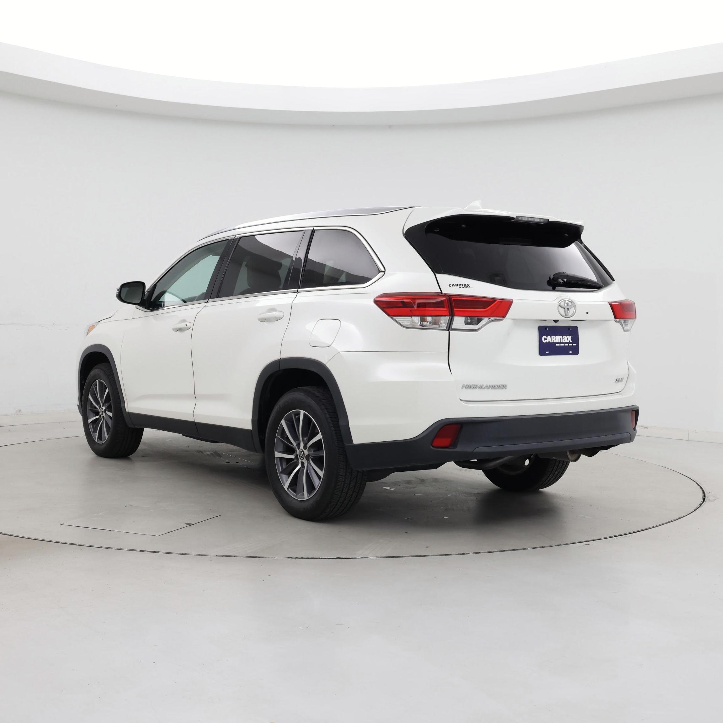 Thumbnail: 2019 Toyota Highlander - 2