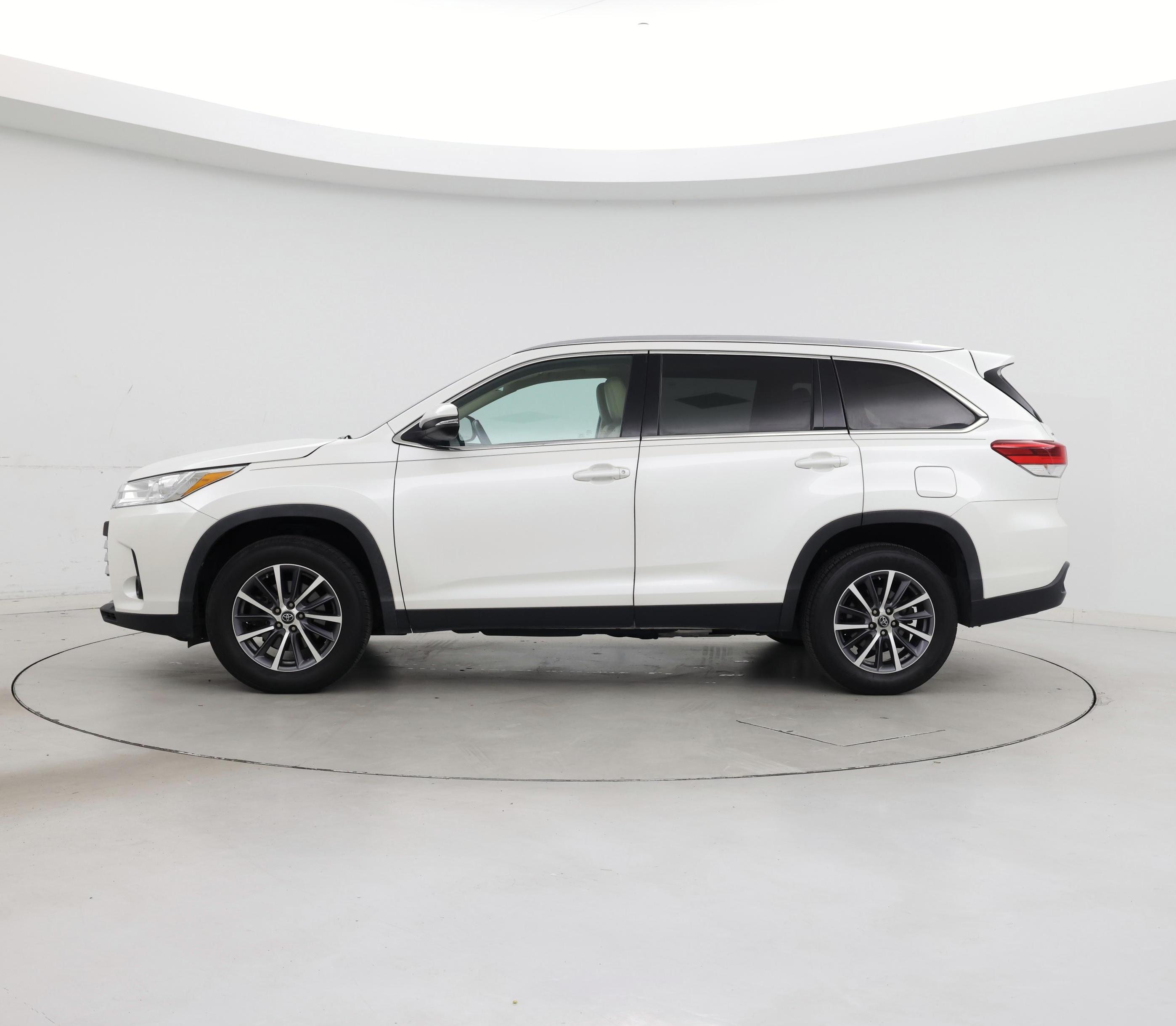 Thumbnail: 2019 Toyota Highlander - 3