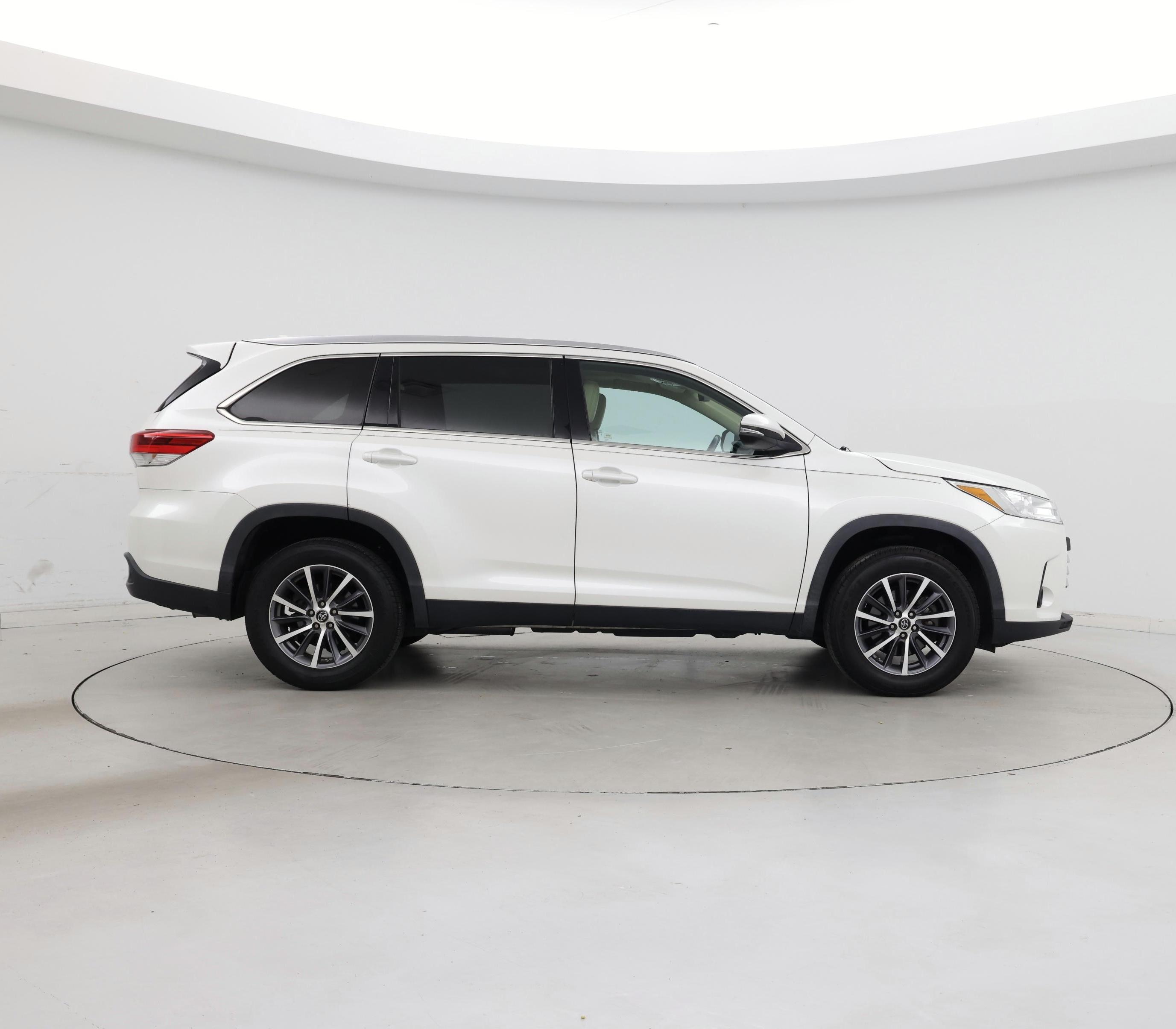 Thumbnail: 2019 Toyota Highlander - 7