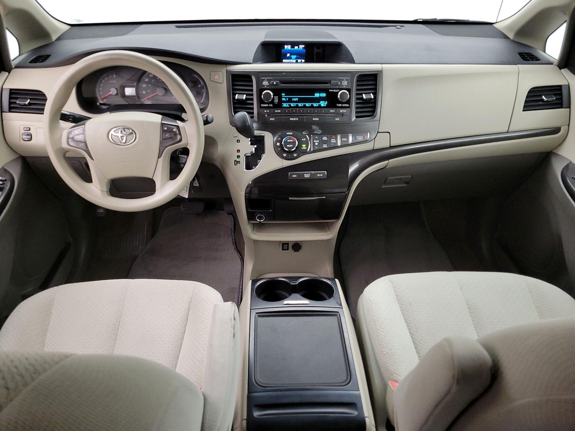 Thumbnail: 2014 Toyota Sienna - 9