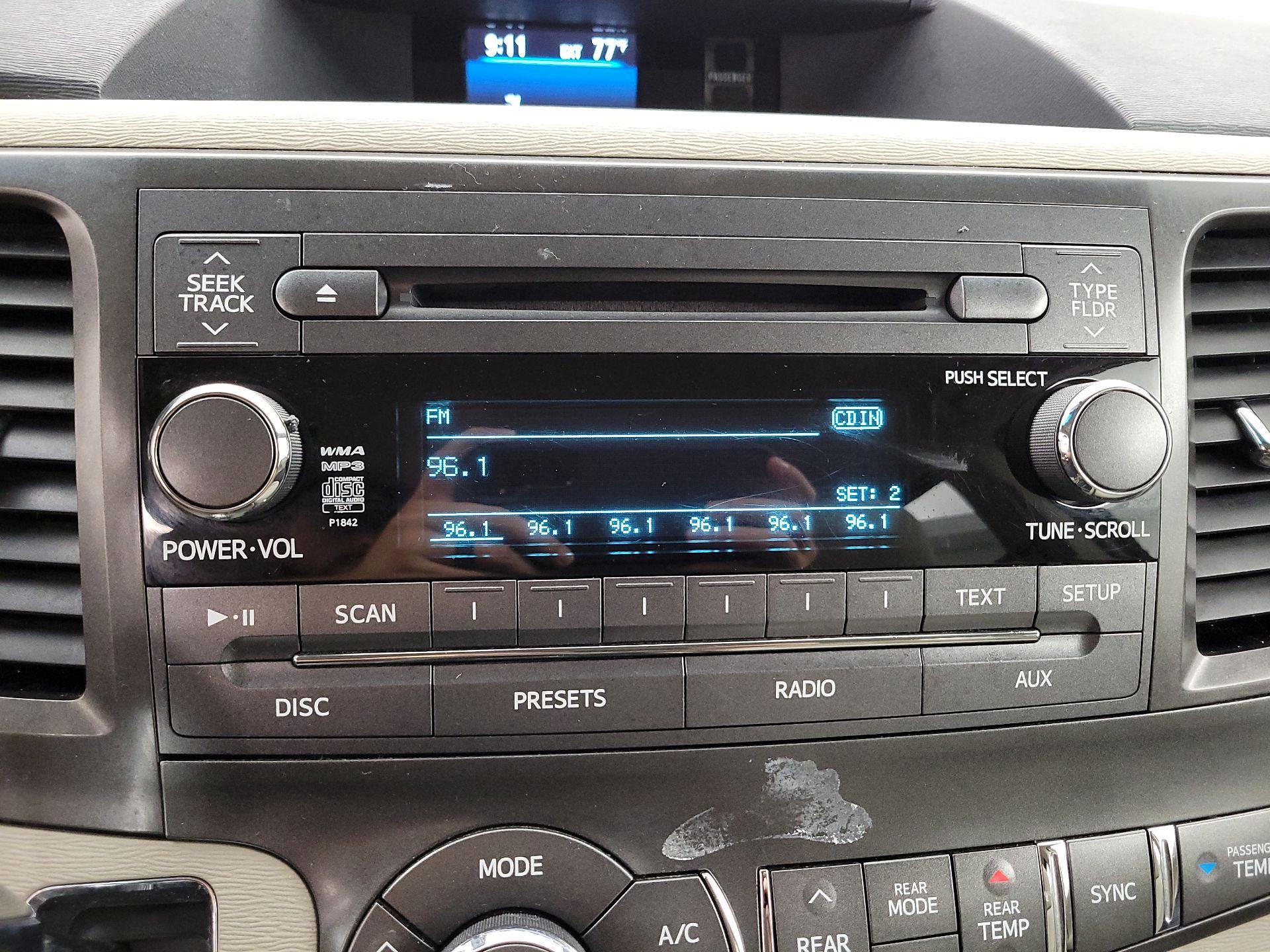 Thumbnail: 2014 Toyota Sienna - 15