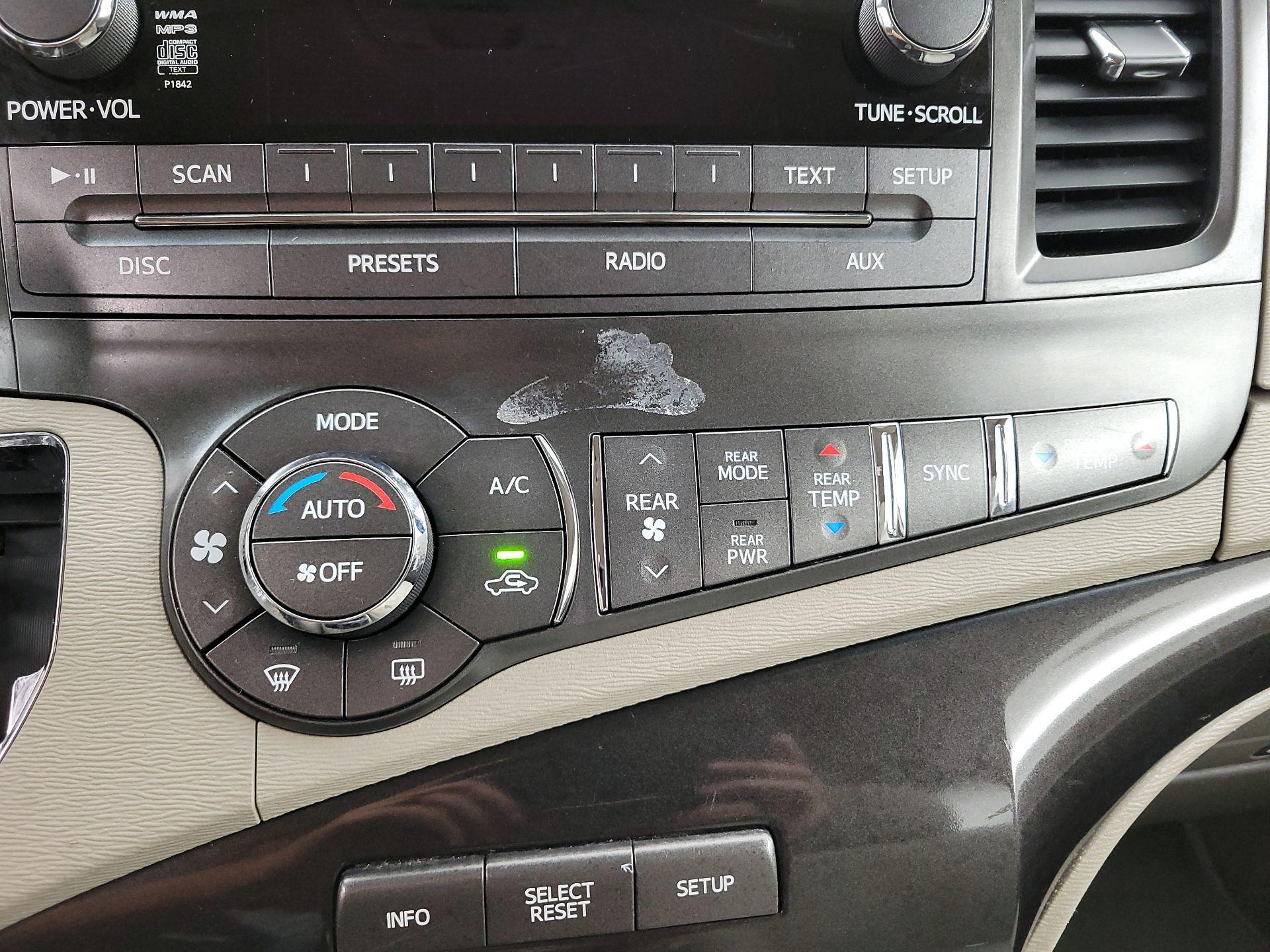 Thumbnail: 2014 Toyota Sienna - 16