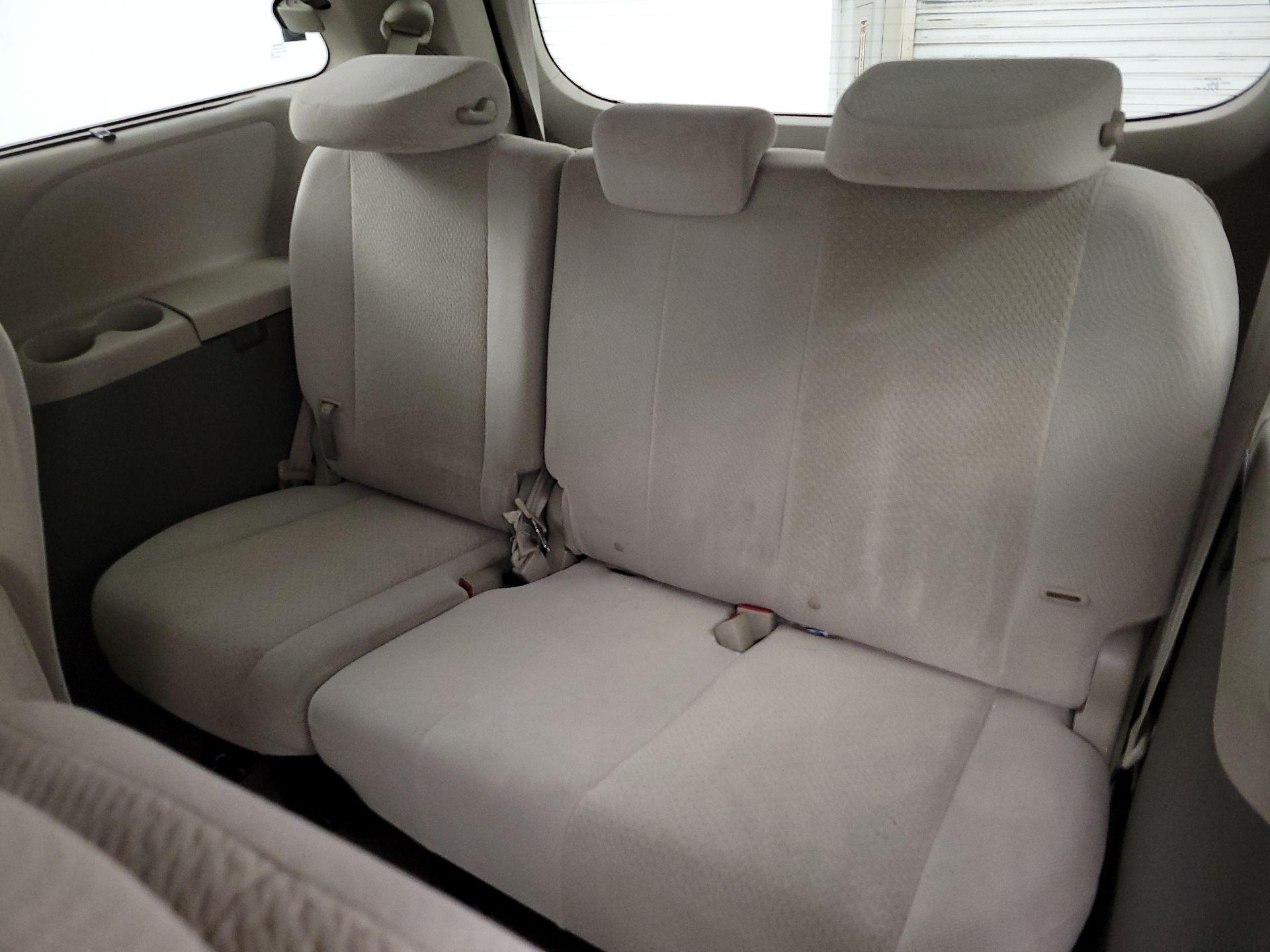 Thumbnail: 2014 Toyota Sienna - 19
