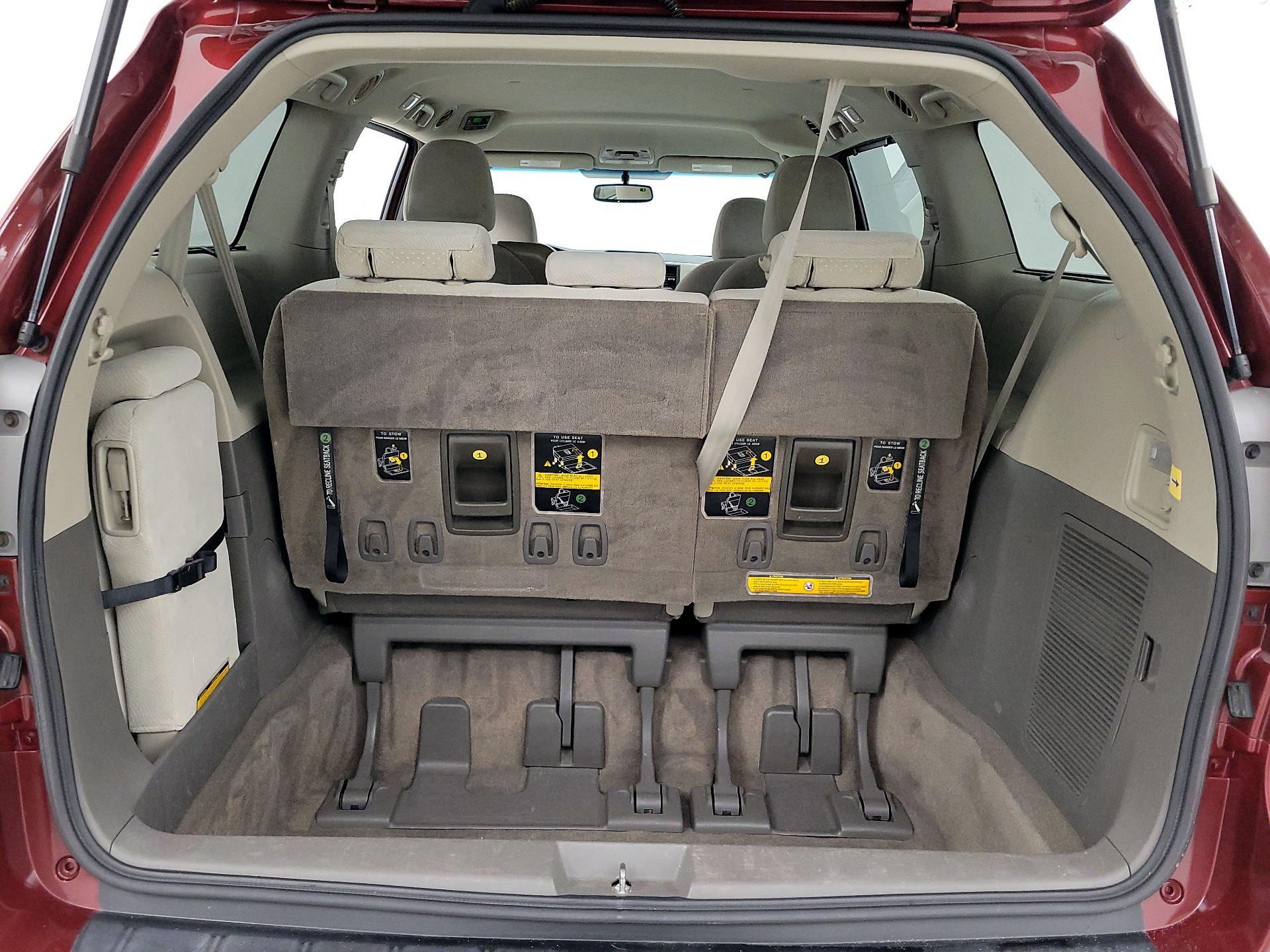 Thumbnail: 2014 Toyota Sienna - 20