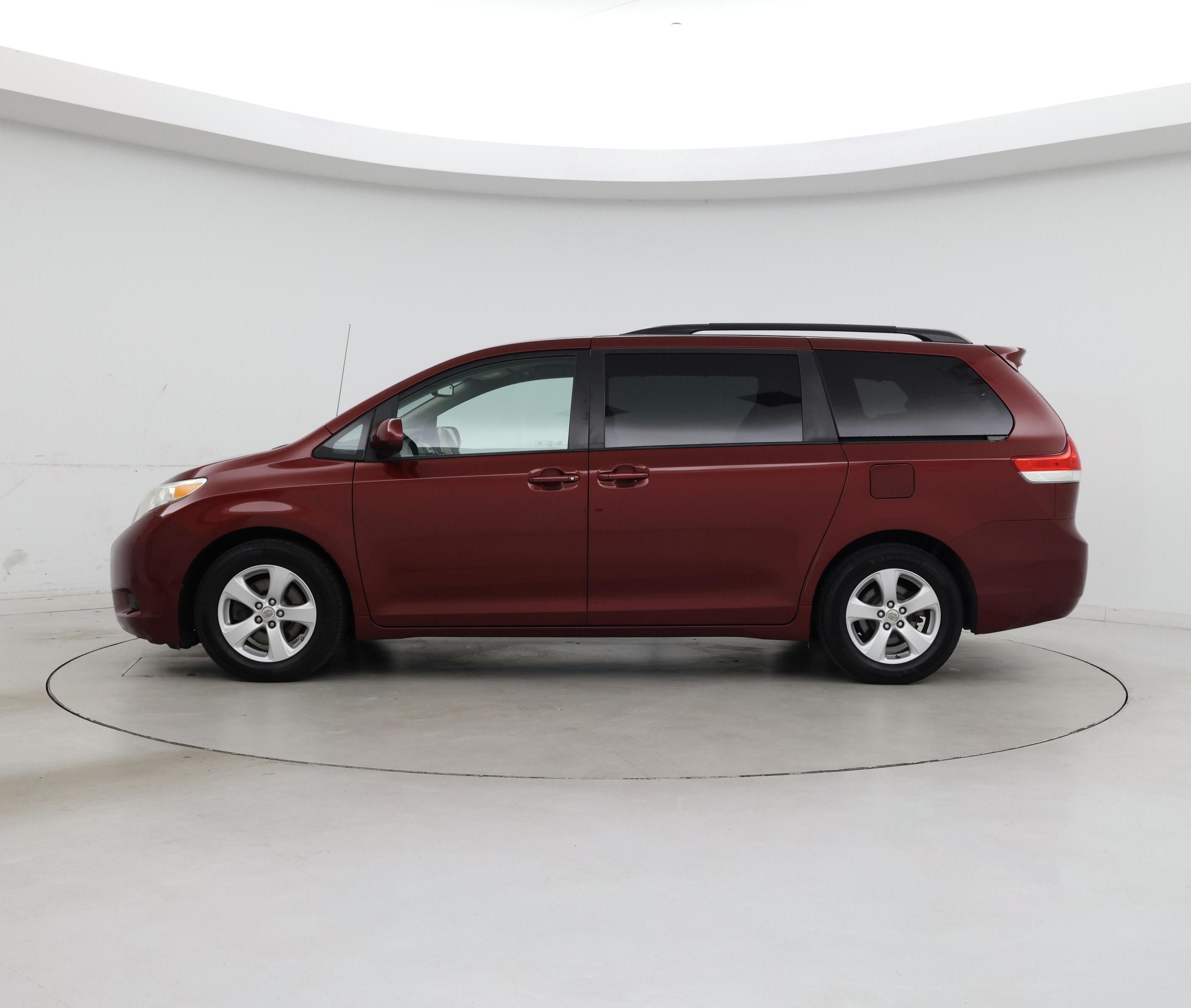 Thumbnail: 2014 Toyota Sienna - 3
