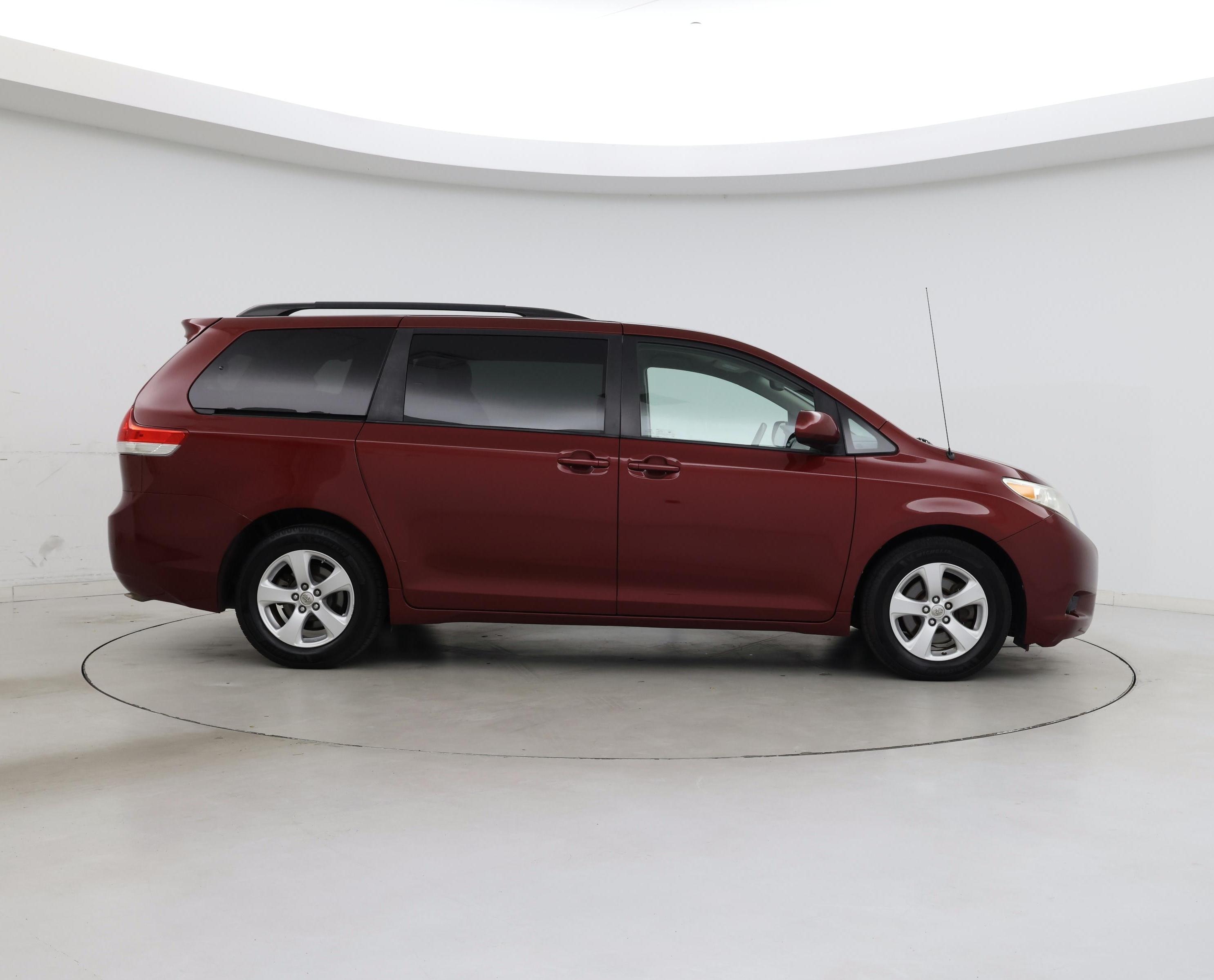 Thumbnail: 2014 Toyota Sienna - 7
