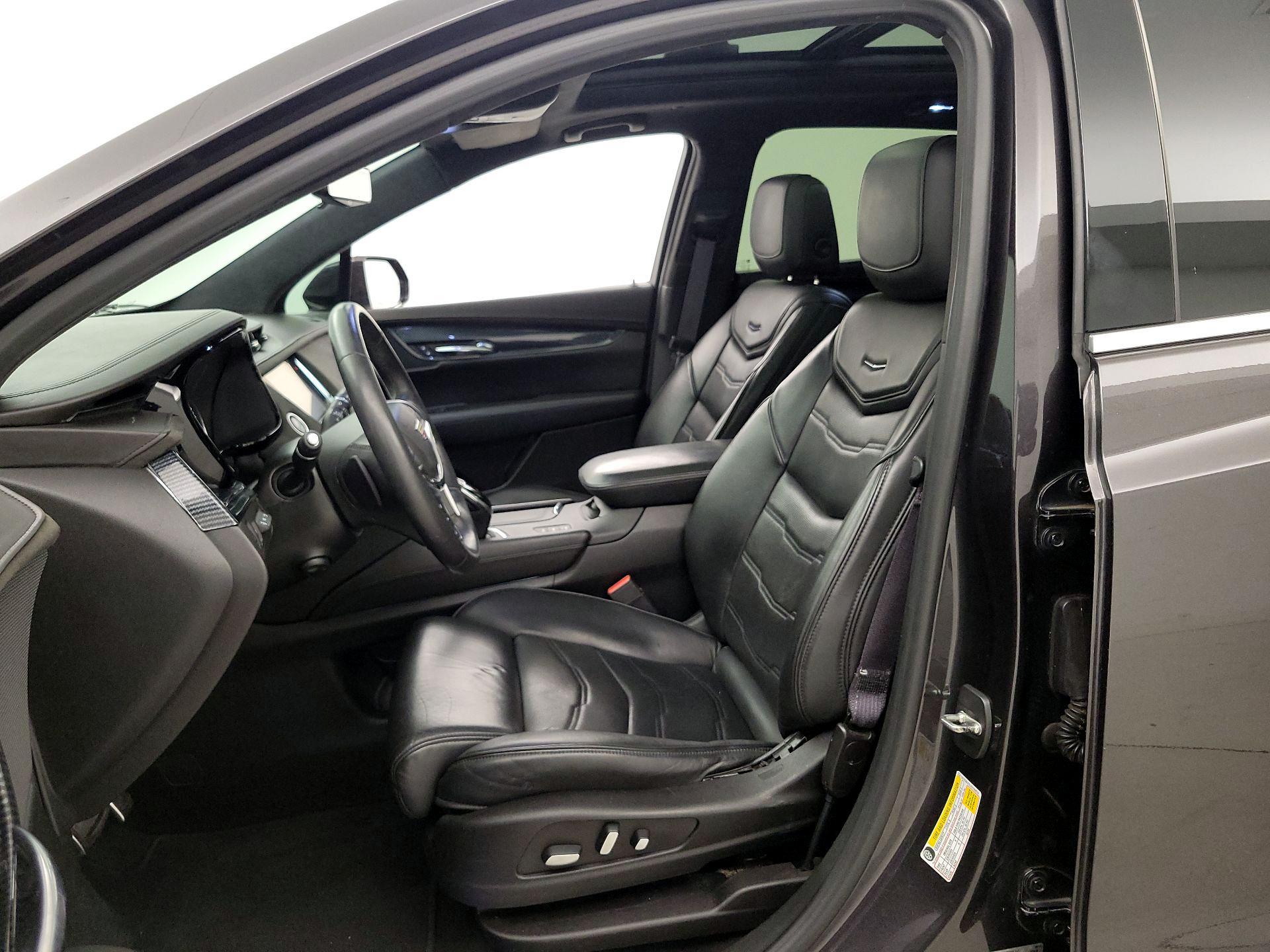 Thumbnail: 2017 Cadillac XT5 - 11