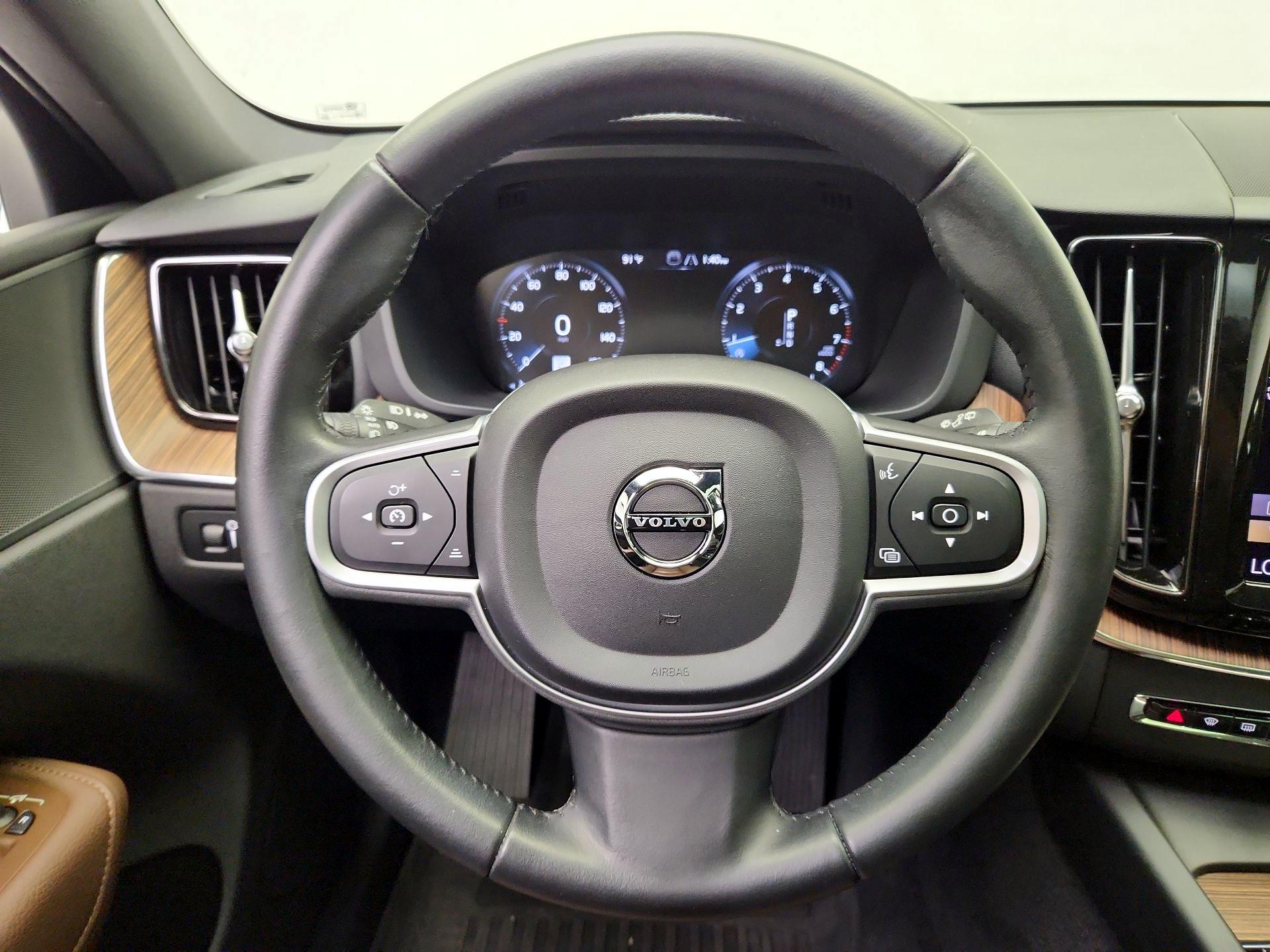 Thumbnail: 2021 Volvo XC60 - 10