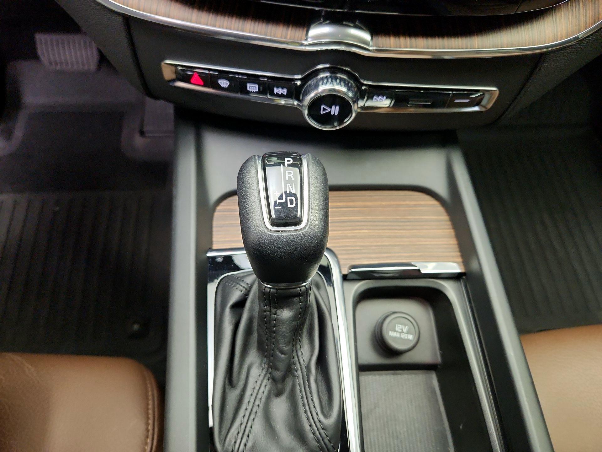 Thumbnail: 2021 Volvo XC60 - 17