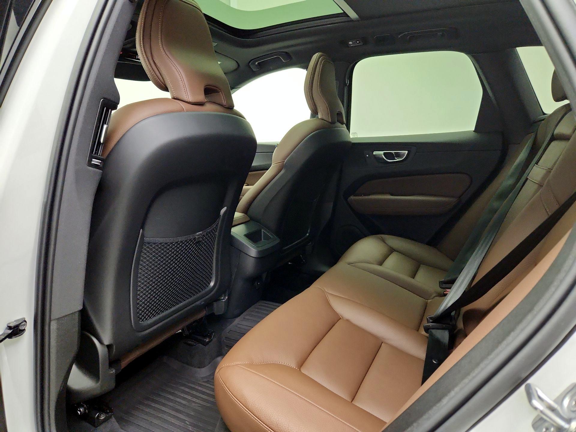 Thumbnail: 2021 Volvo XC60 - 20