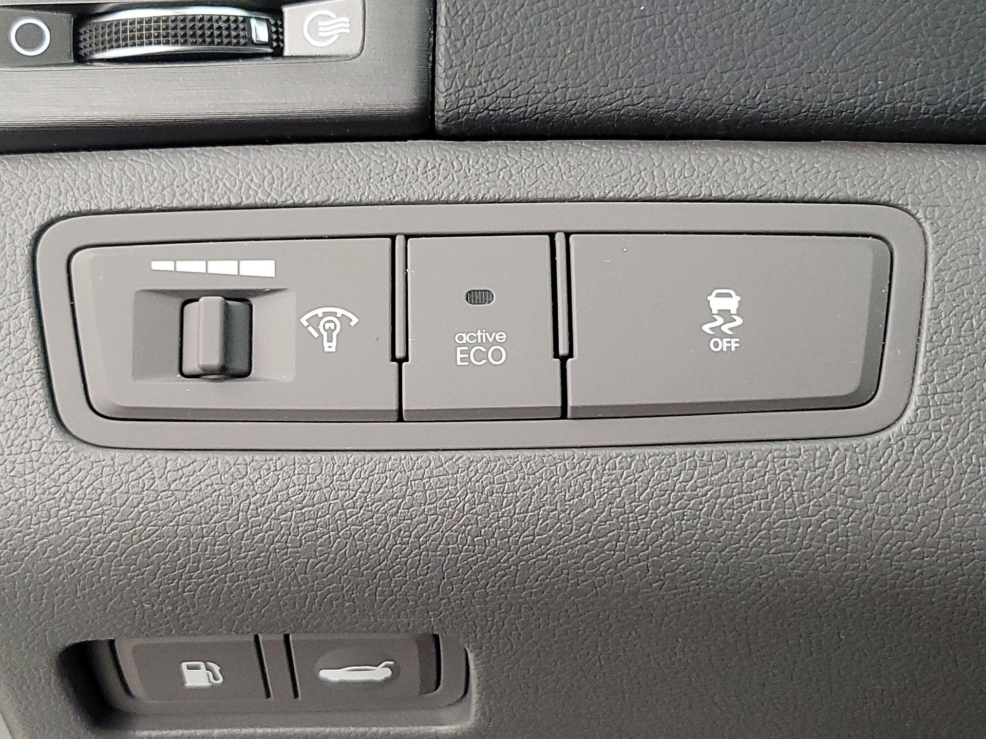 Thumbnail: 2013 Hyundai Sonata - 13