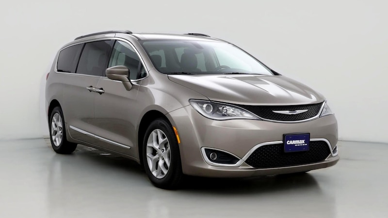 2017 Chrysler Pacifica Touring L Hero Image