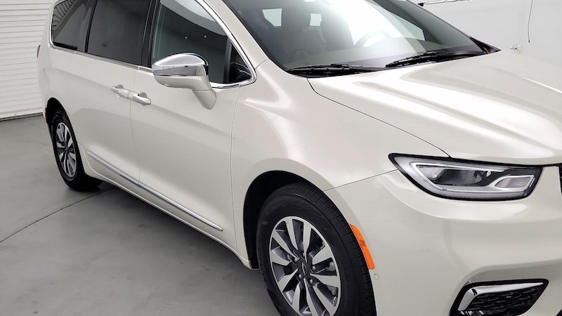 2021 Chrysler Pacifica Hybrid Limited Hero Image