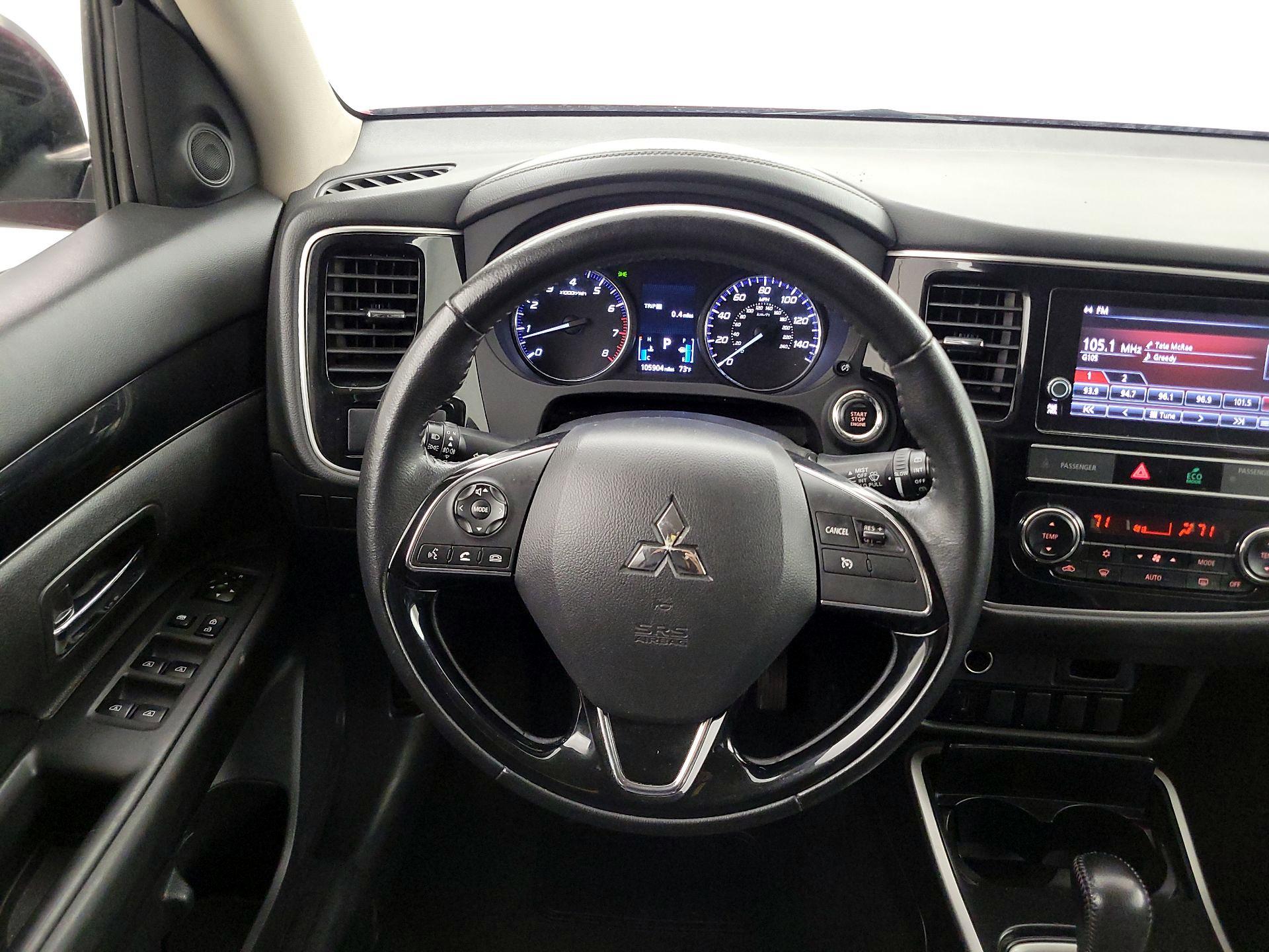 Thumbnail: 2019 Mitsubishi Outlander - 10