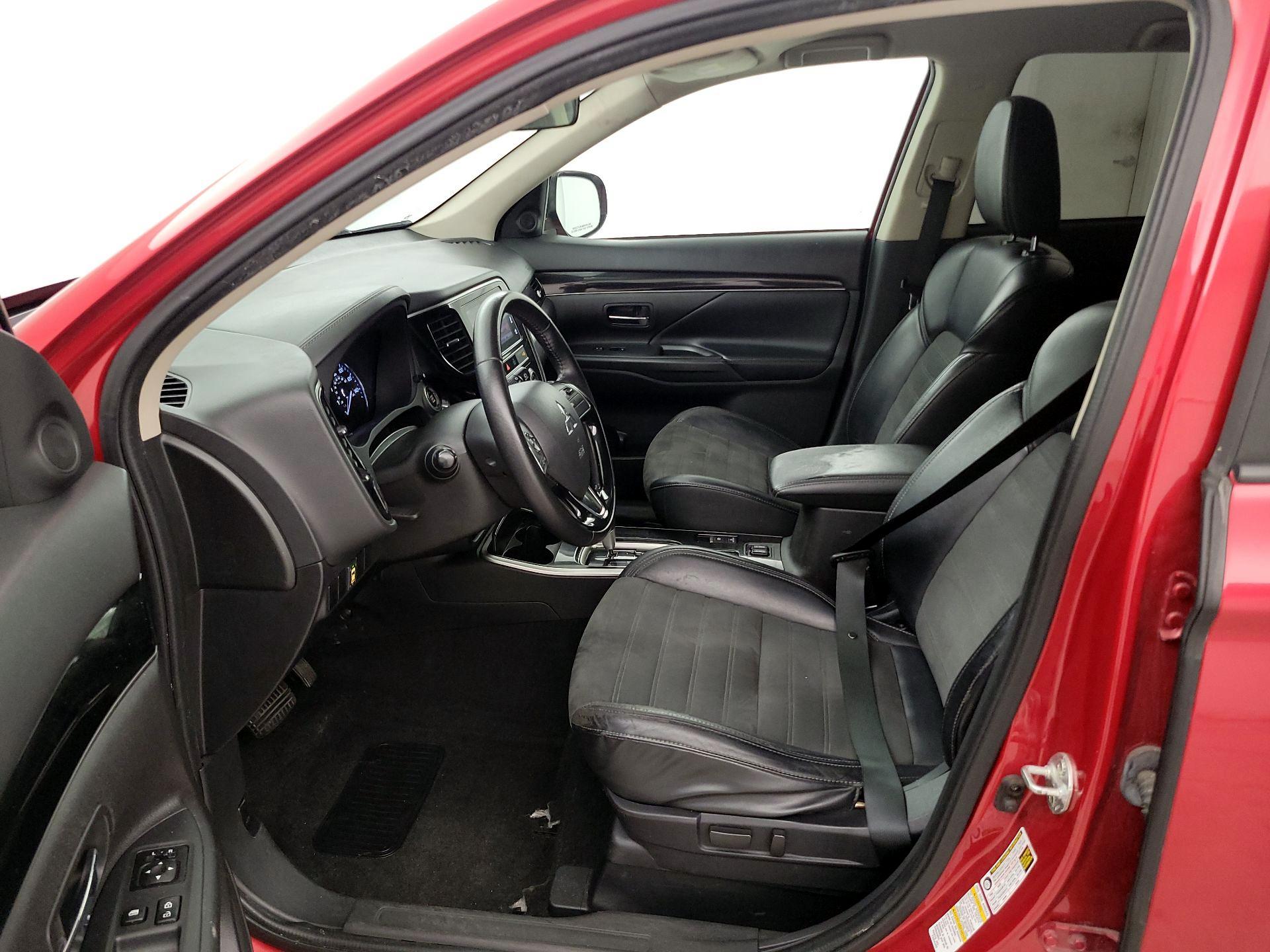Thumbnail: 2019 Mitsubishi Outlander - 11