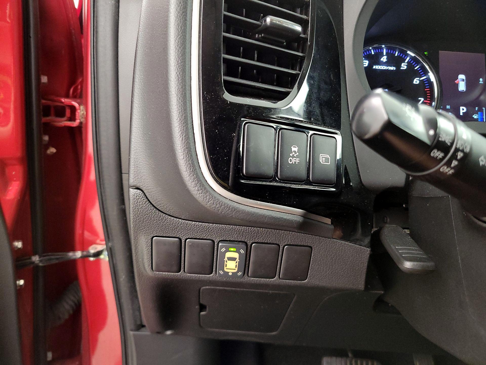 Thumbnail: 2019 Mitsubishi Outlander - 13