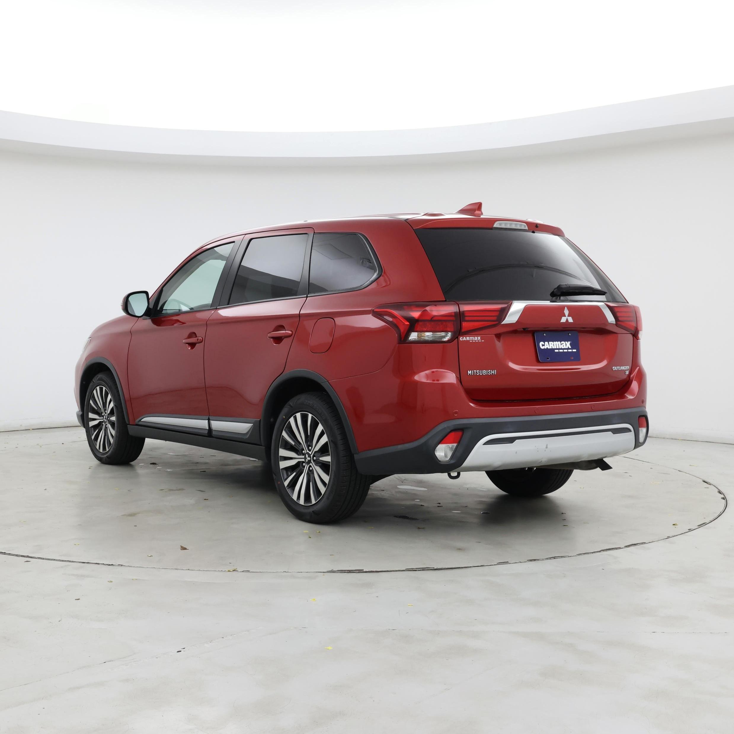 Thumbnail: 2019 Mitsubishi Outlander - 2