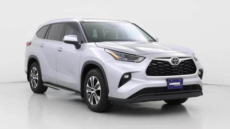 2022 Toyota Highlander XLE Hero Image