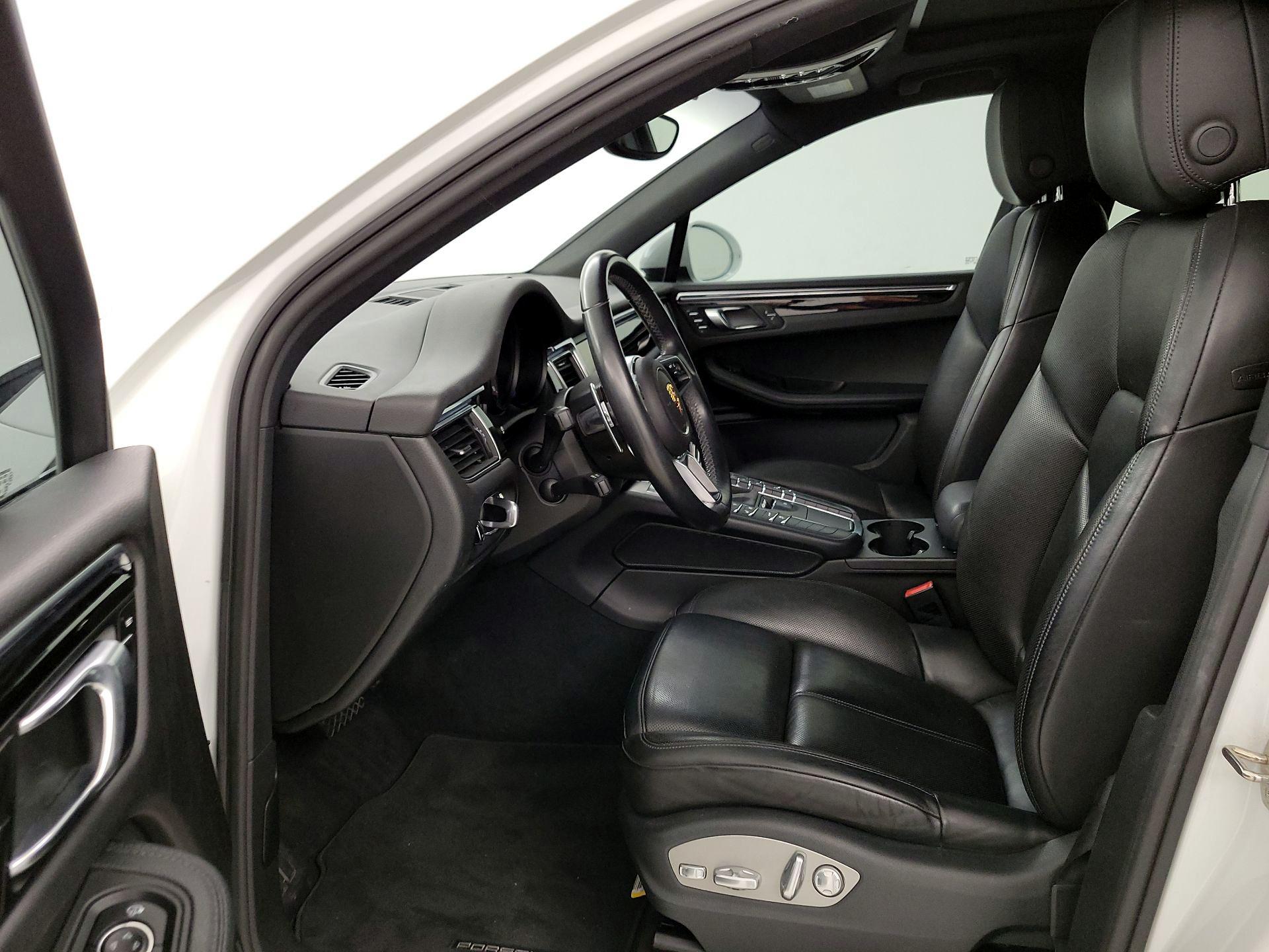 Thumbnail: 2015 Porsche Macan - 11