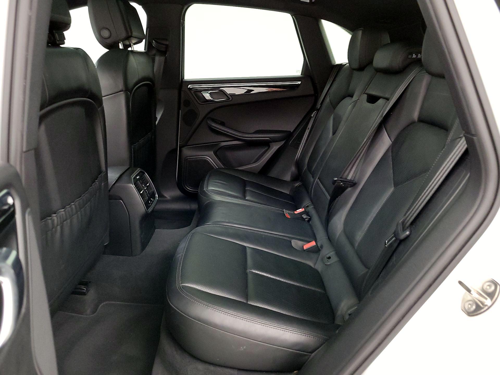 Thumbnail: 2015 Porsche Macan - 20