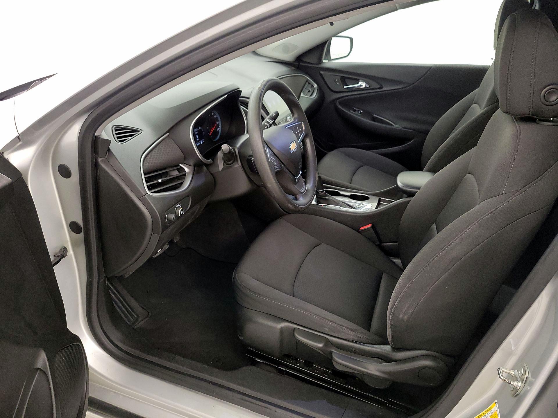 Thumbnail: 2019 Chevrolet Malibu - 11