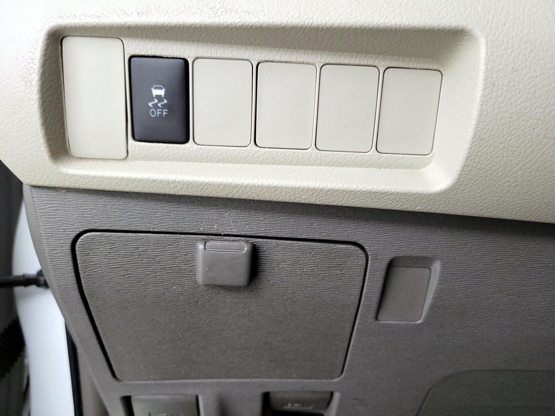Thumbnail: 2019 Toyota Sienna - 13