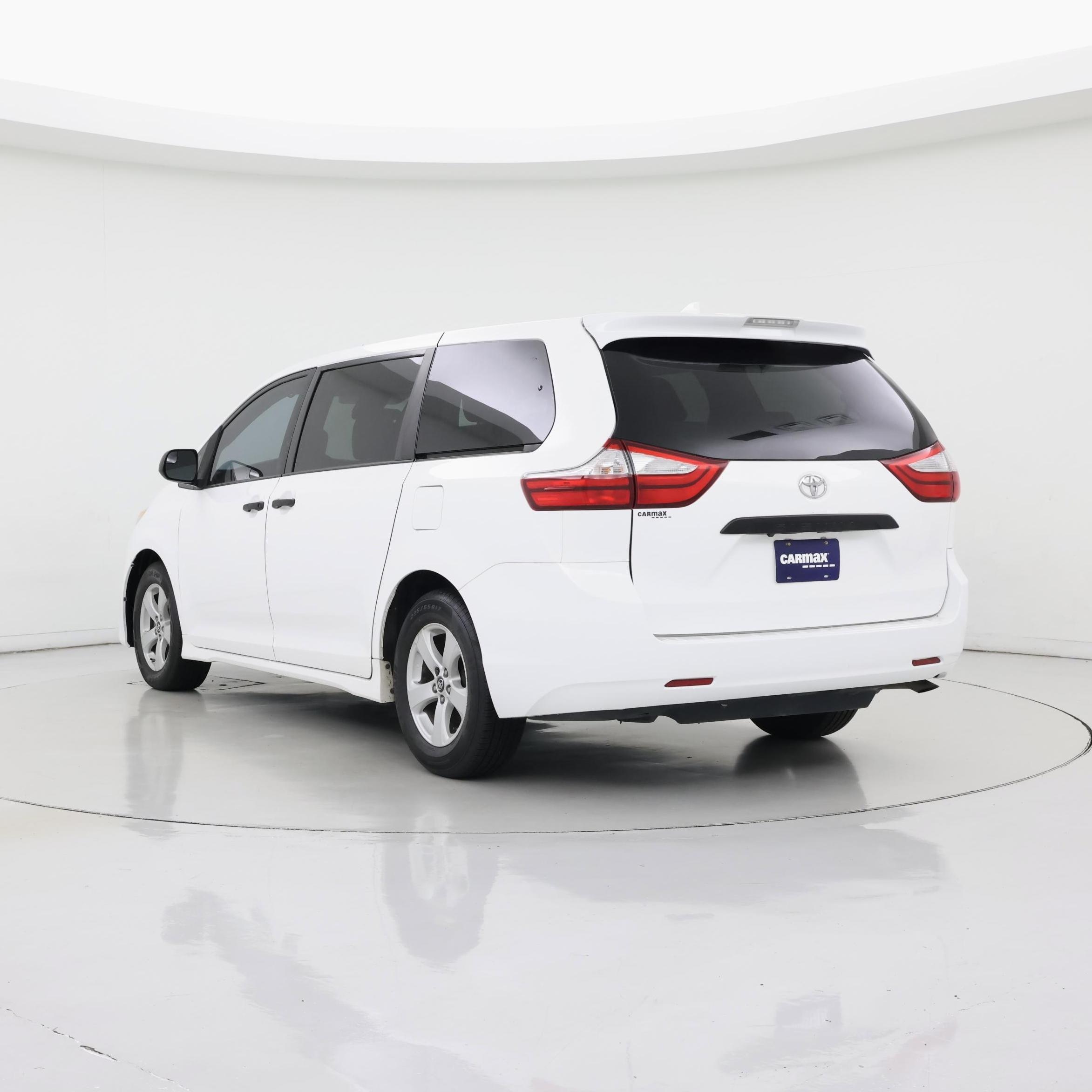 Thumbnail: 2019 Toyota Sienna - 2